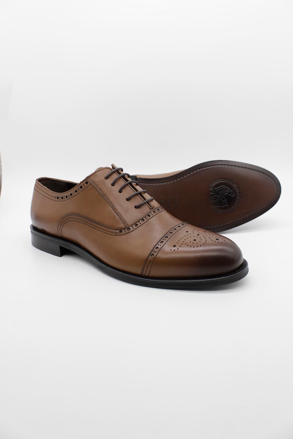 Wing Tip Classic Shoes - Camel