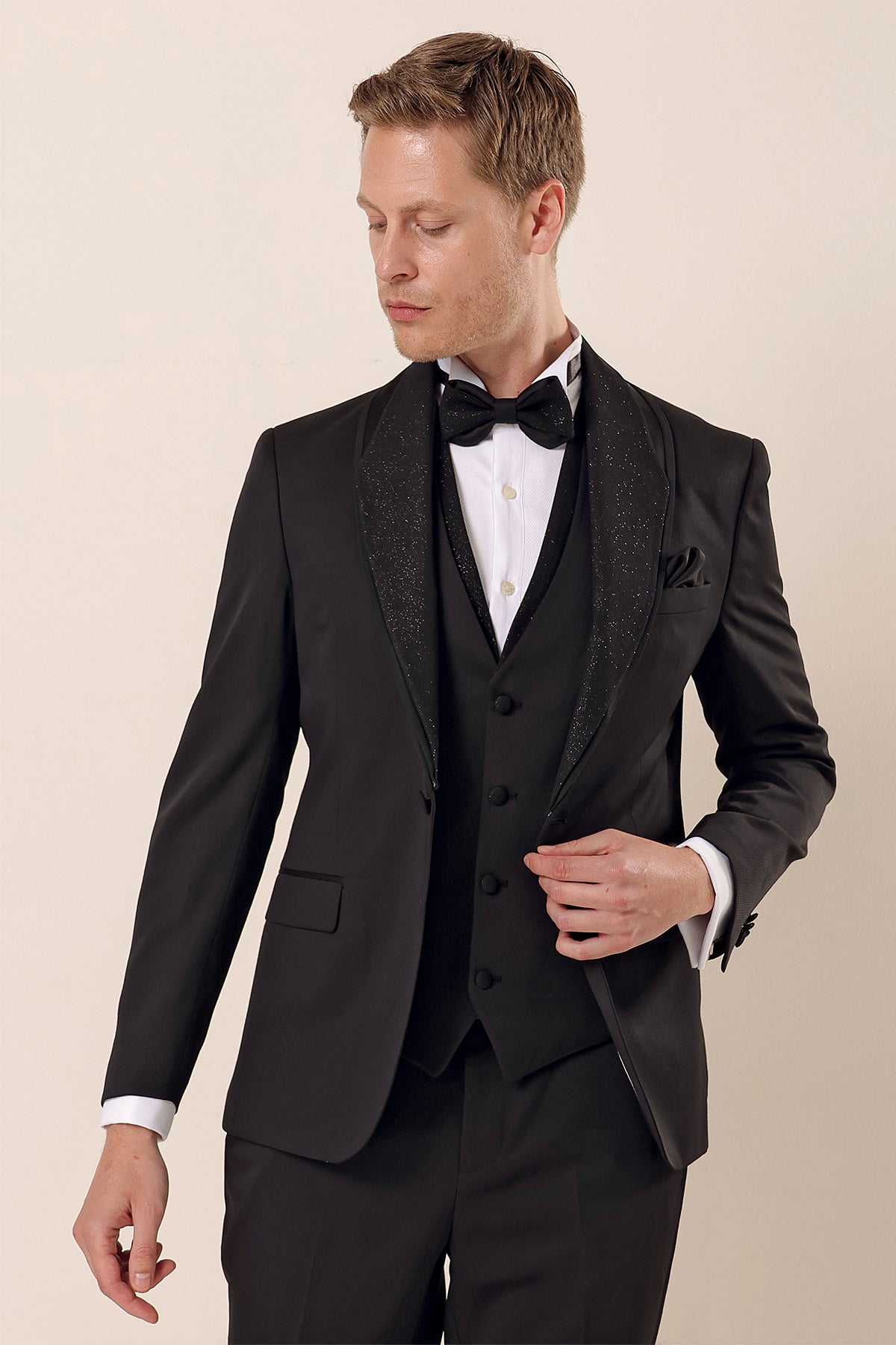 Slim-Fit Black Tuxedo Suit for Men Stylish Wedding Suits in Egypt