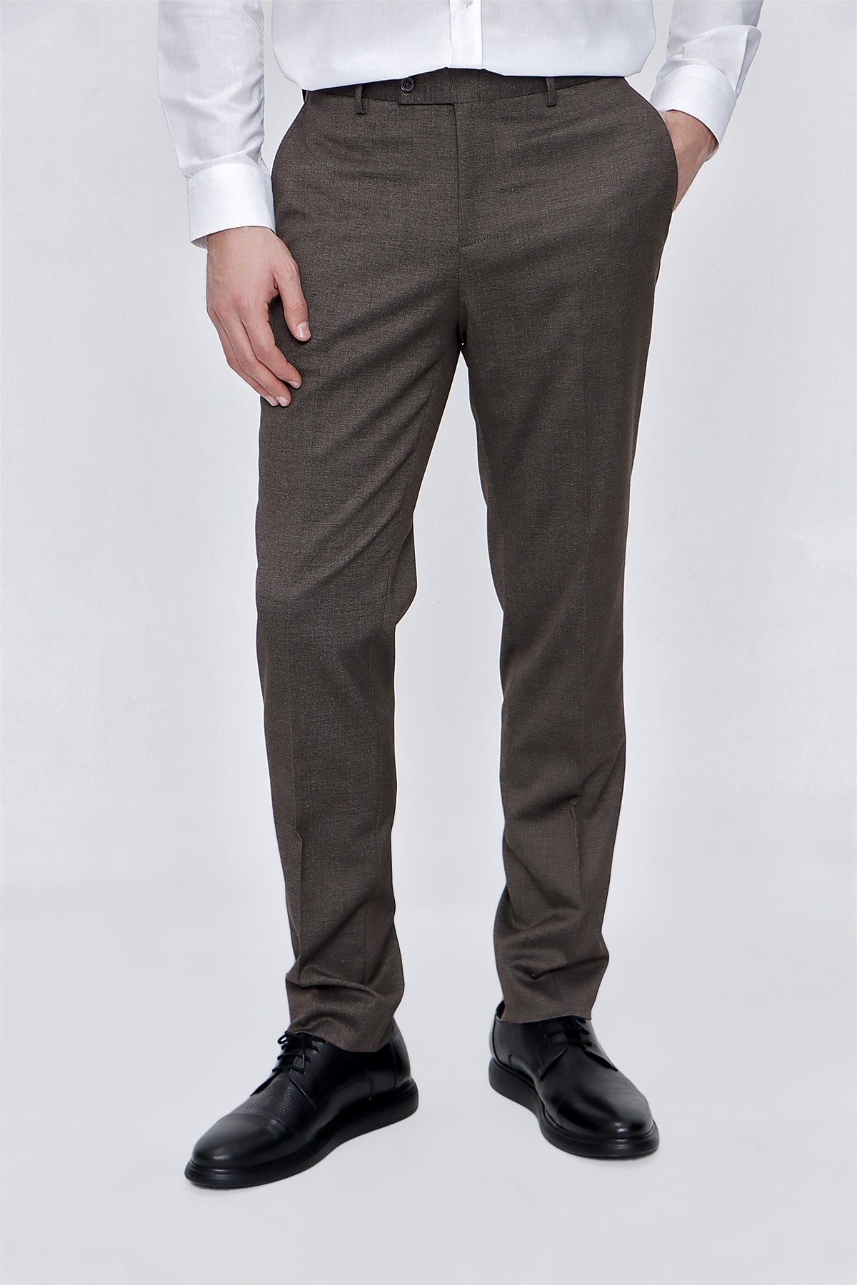 Slim-Fit Classic Pants - Brown