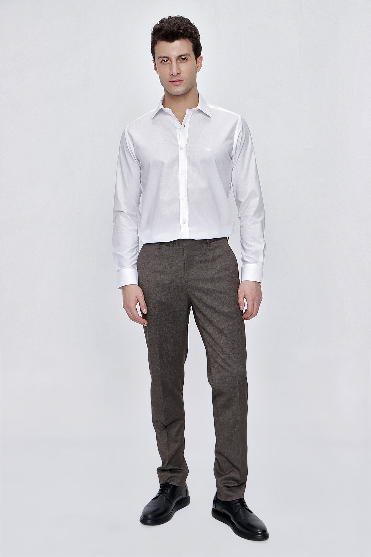 Slim-Fit Classic Pants - Brown