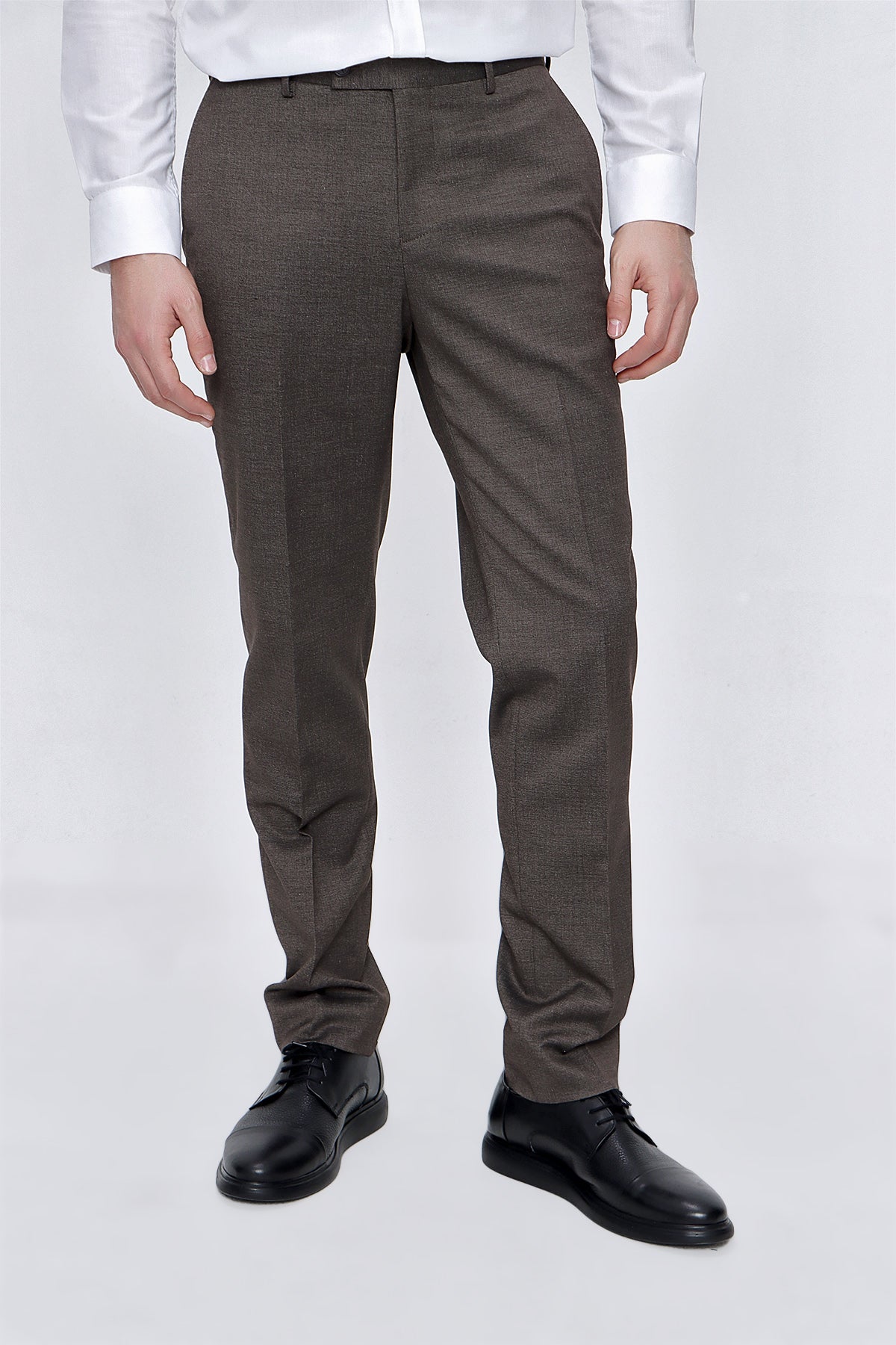 Slim-Fit Classic Pants - Brown