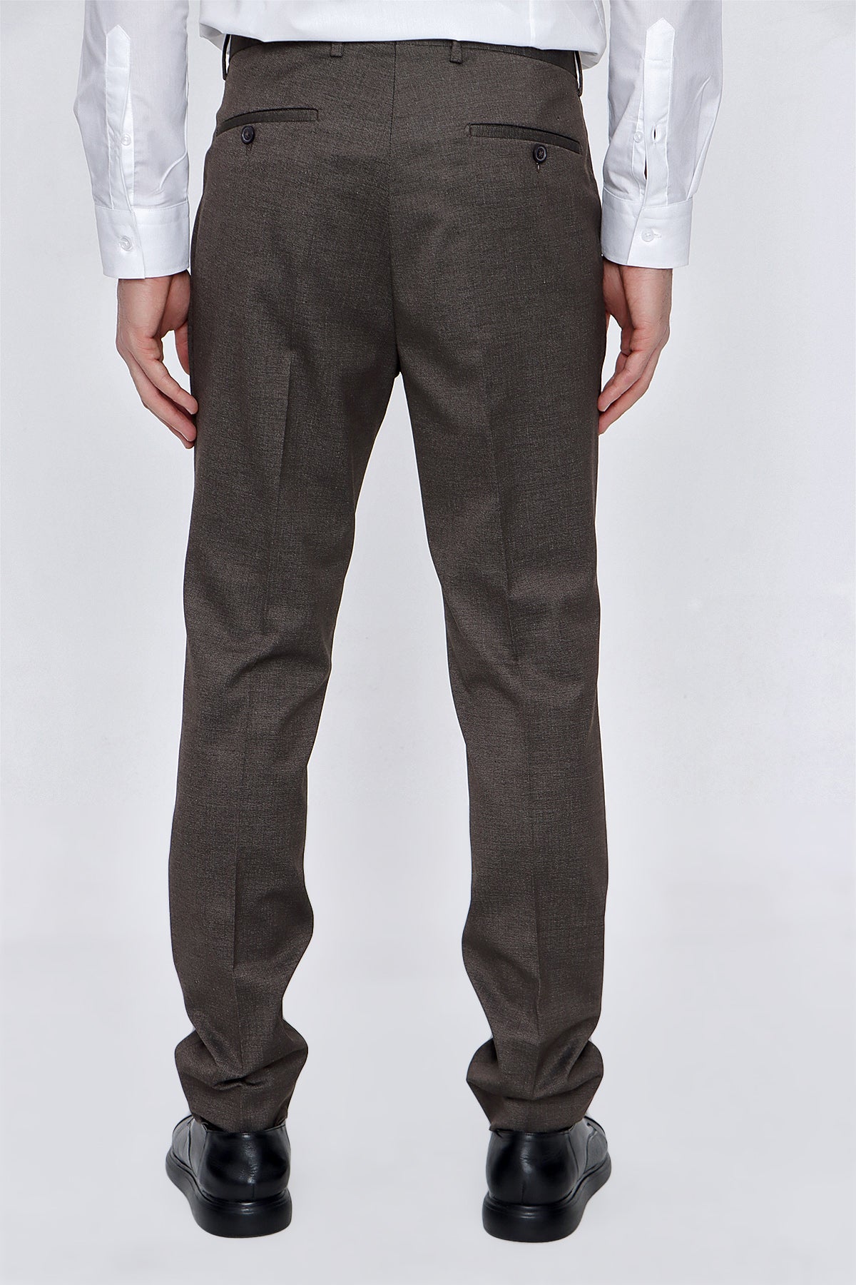 Slim-Fit Classic Pants - Brown