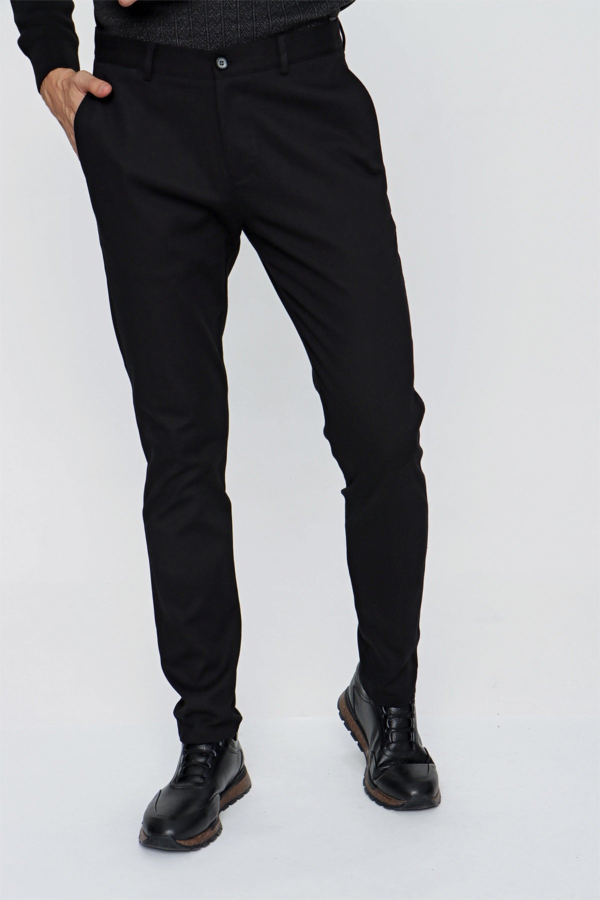 Slim-Fit Chino Pants - Black