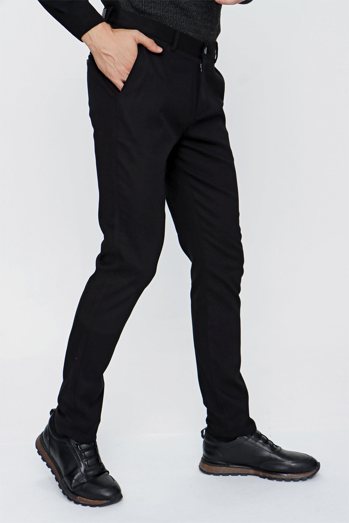 Slim-Fit Chino Pants - Black