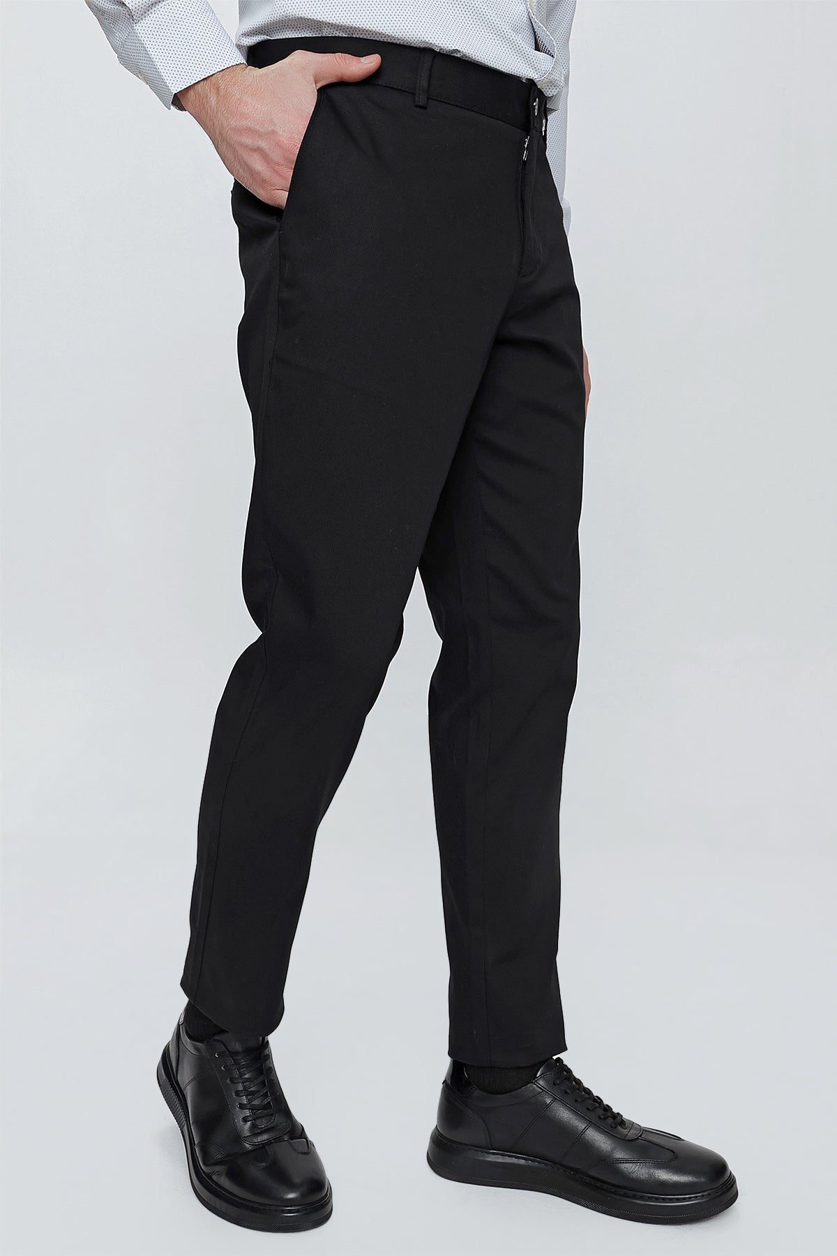 Comfort-Fit Chino Pants - Black