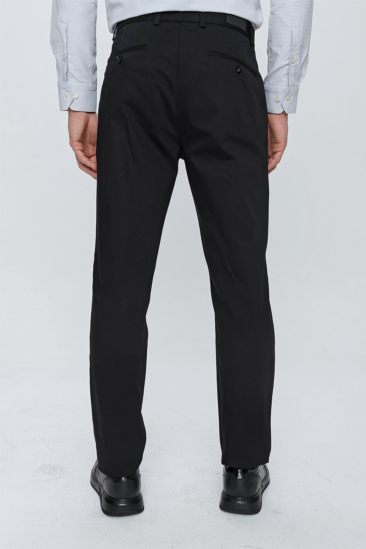 Comfort-Fit Chino Pants - Black