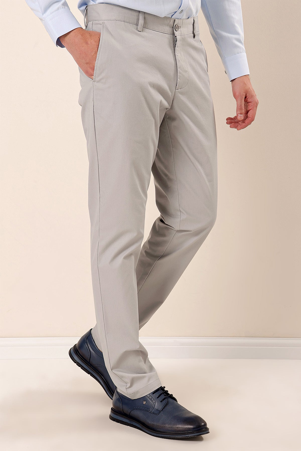 Comfort-Fit Chino Pants - Light Grey