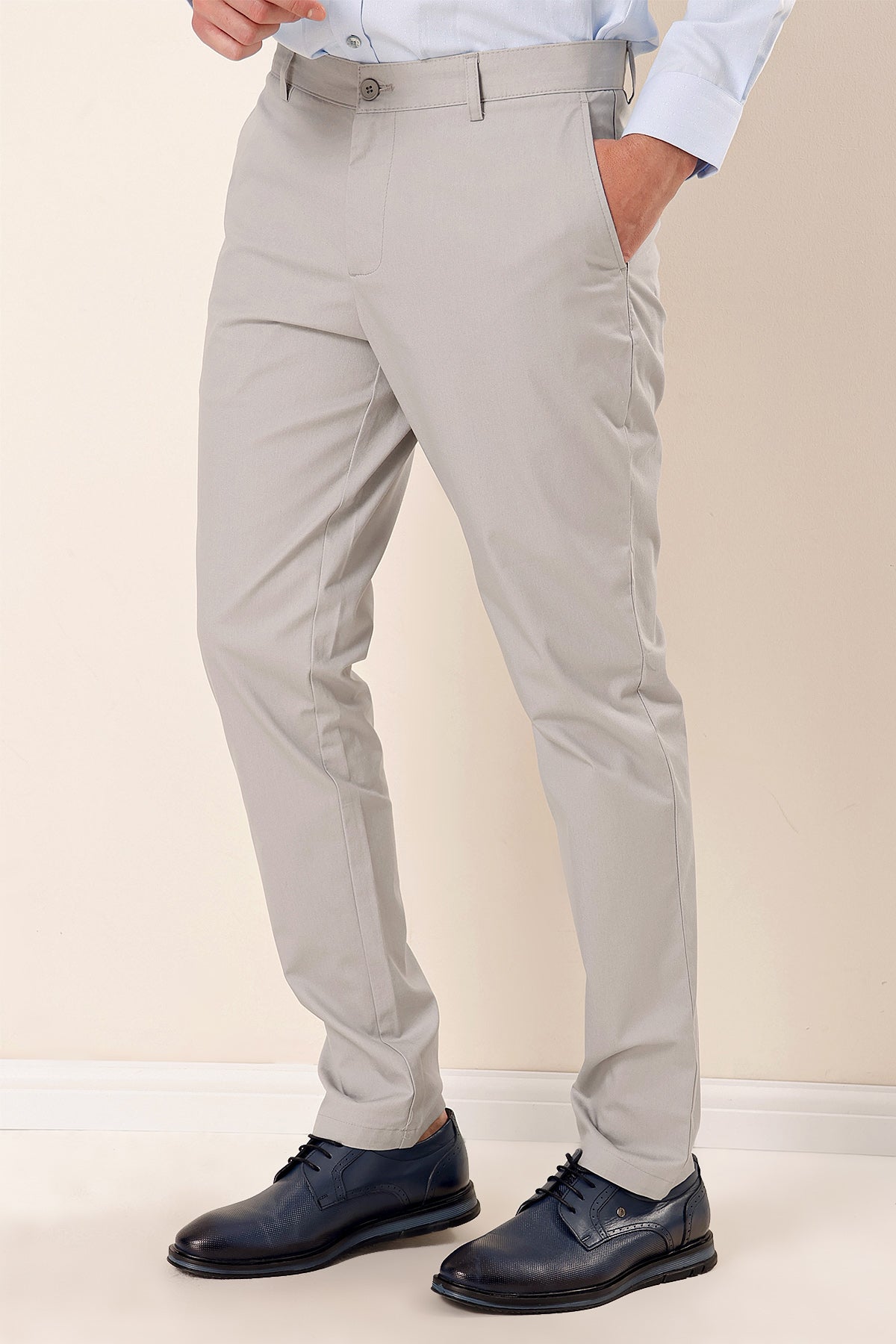 Comfort-Fit Chino Pants - Light Grey