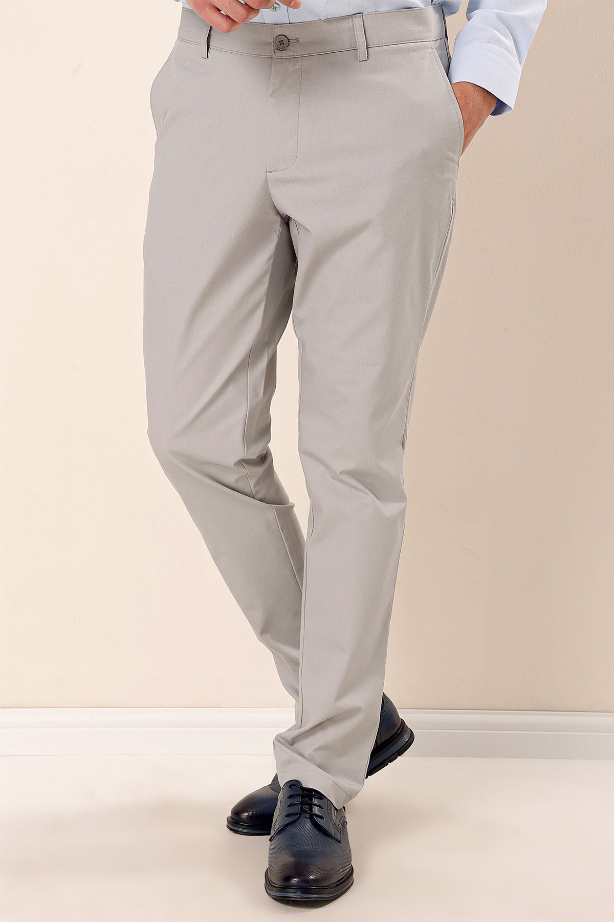 Comfort-Fit Chino Pants - Light Grey