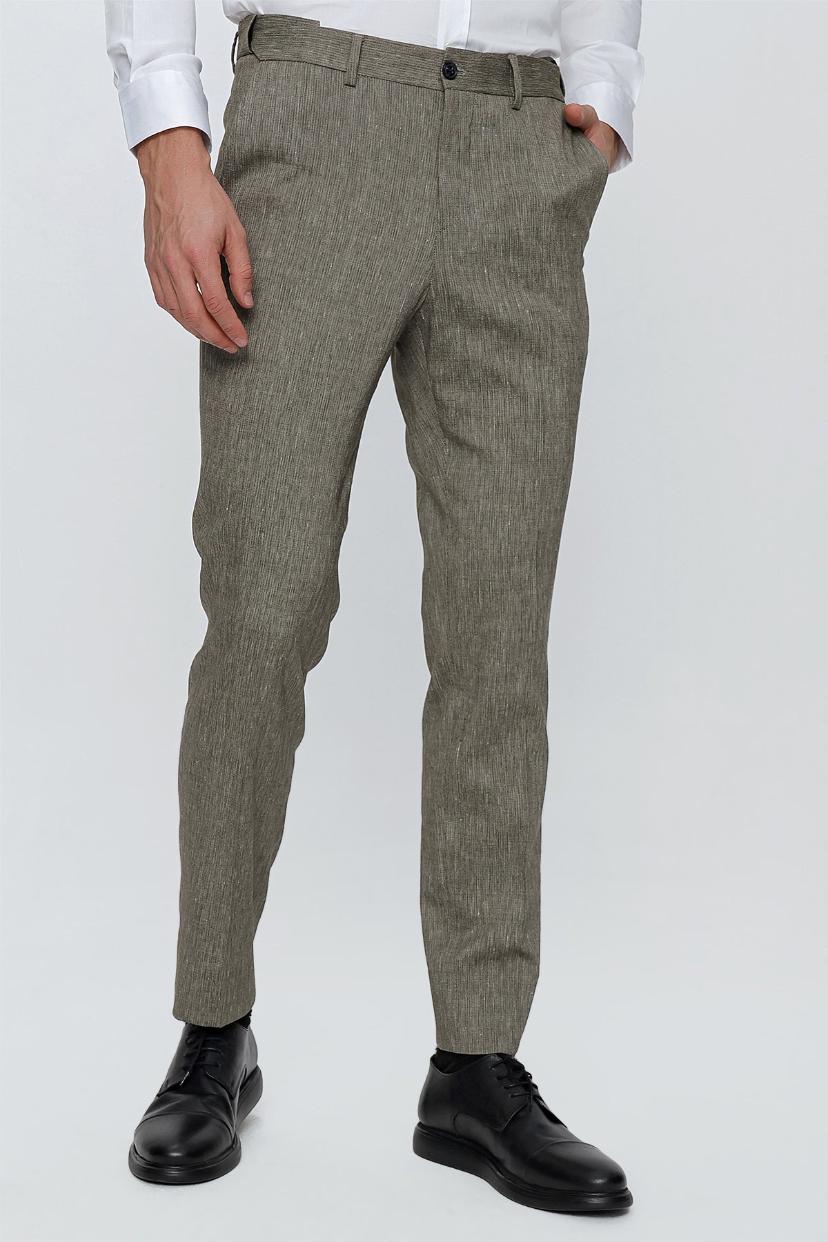 Comfort-Fit Linen Pants - Khaki