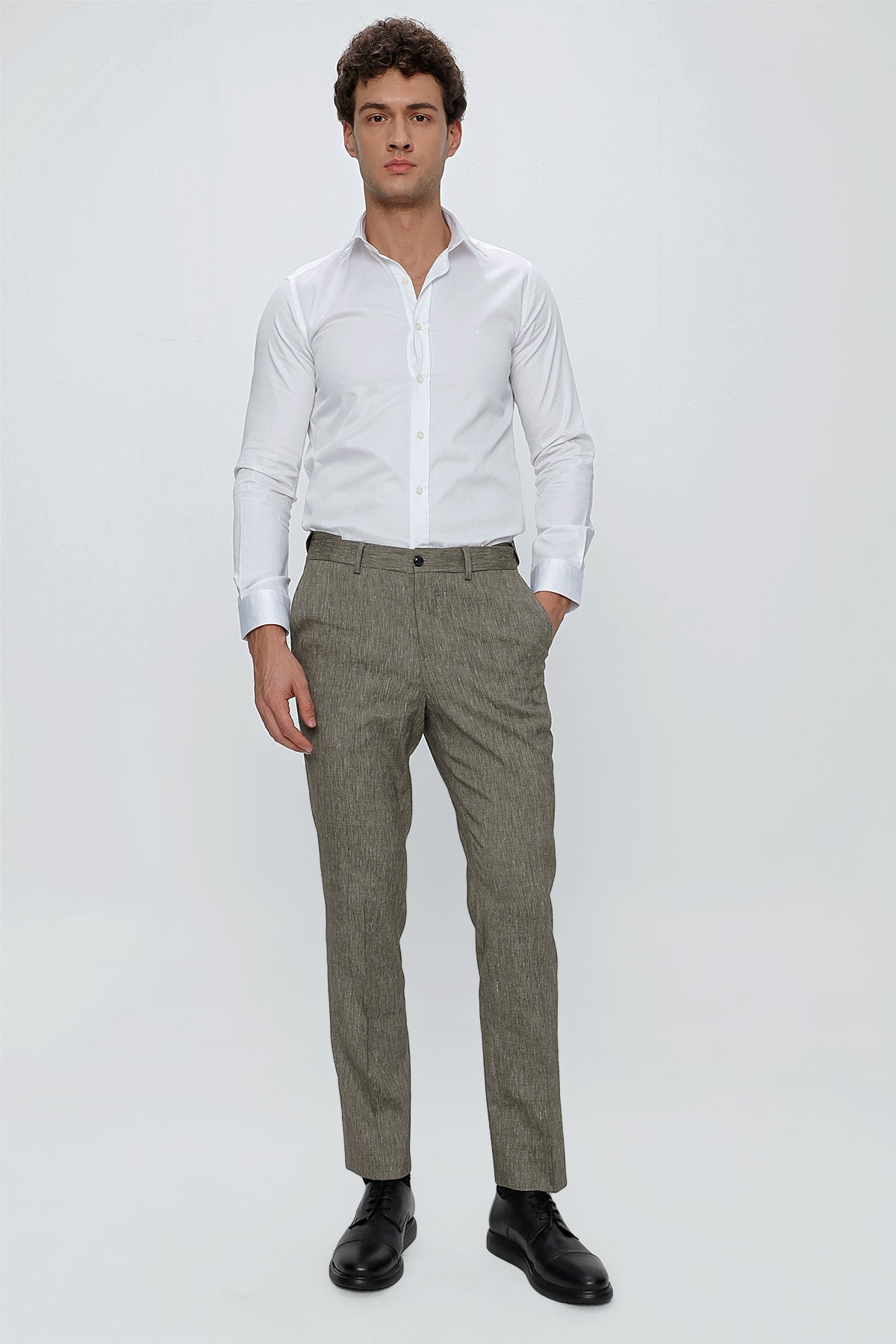 Comfort-Fit Linen Pants - Khaki