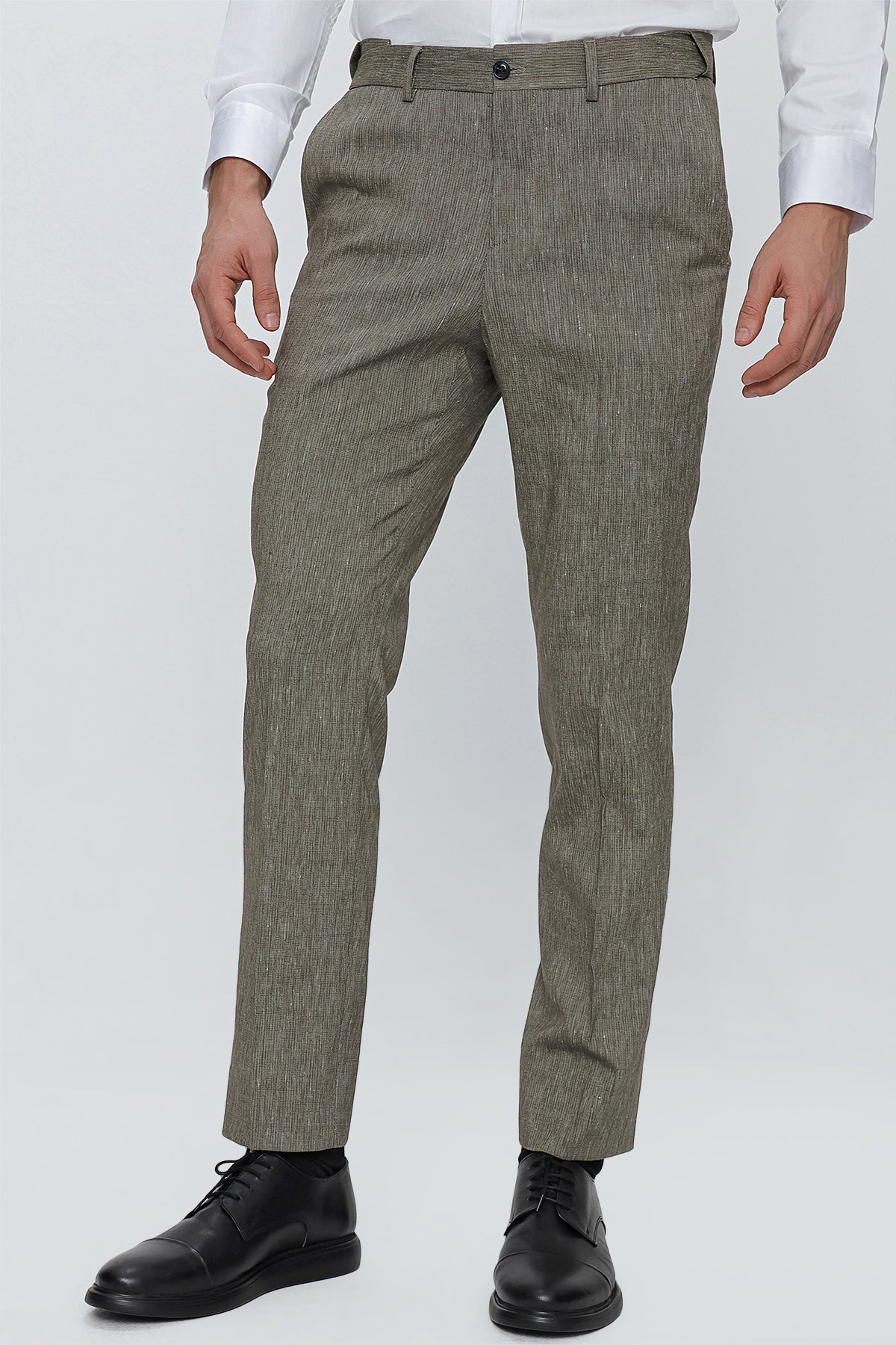 Comfort-Fit Linen Pants - Khaki