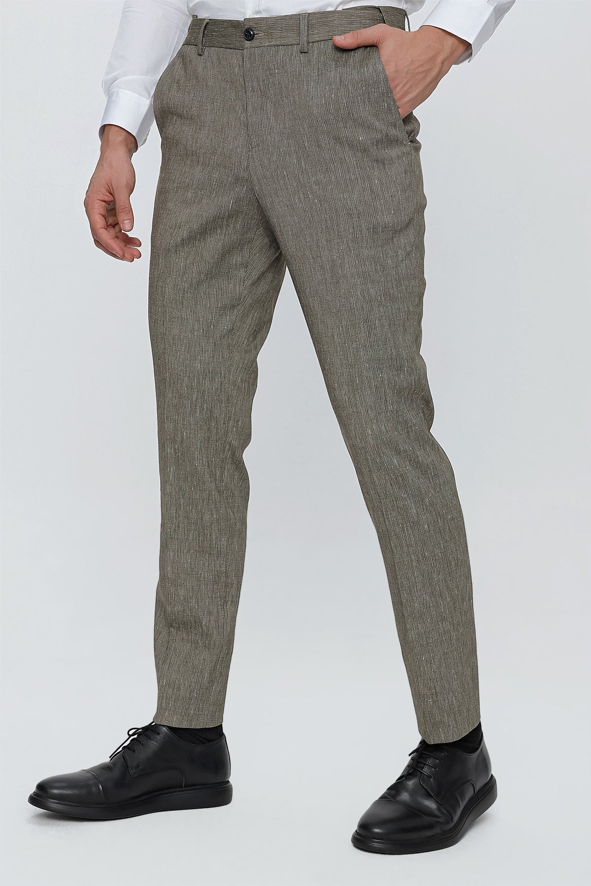 Comfort-Fit Linen Pants - Khaki