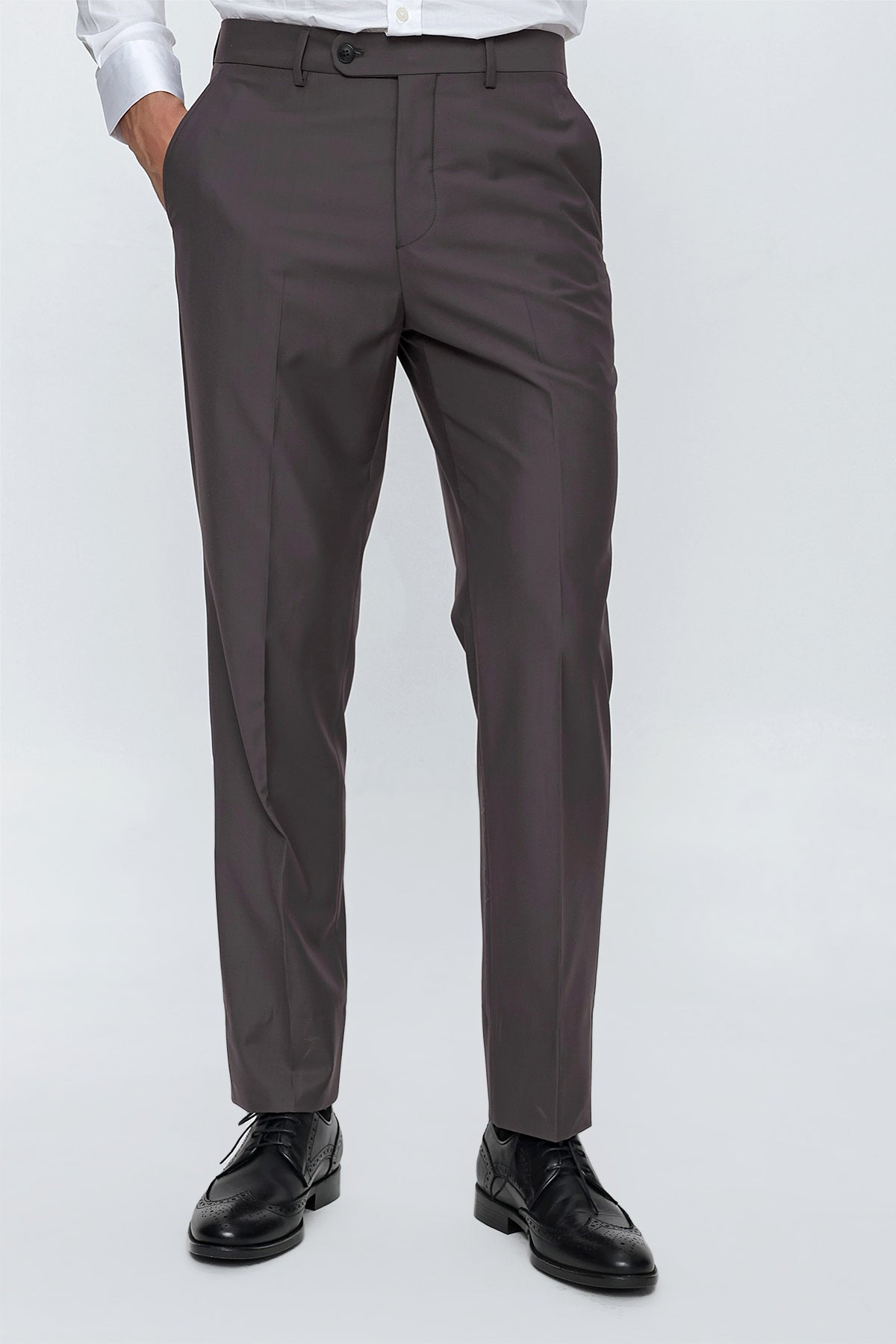 Comfort-Fit Classic Pants - Brown