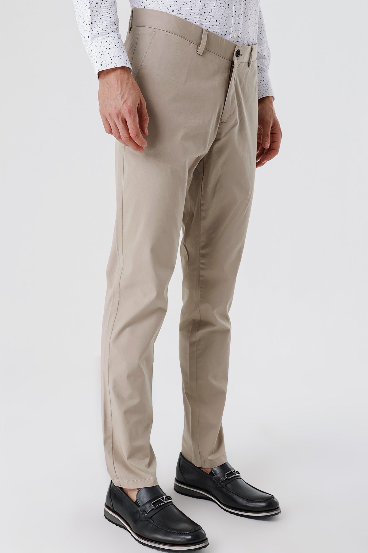 Comfort-Fit Chino Pants - Beige