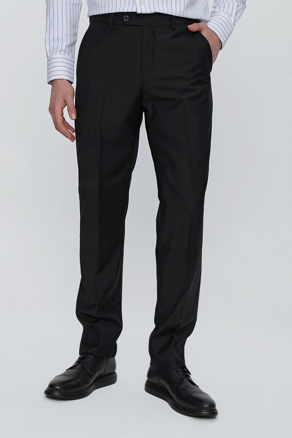 Comfort-Fit Classic Pants - Black