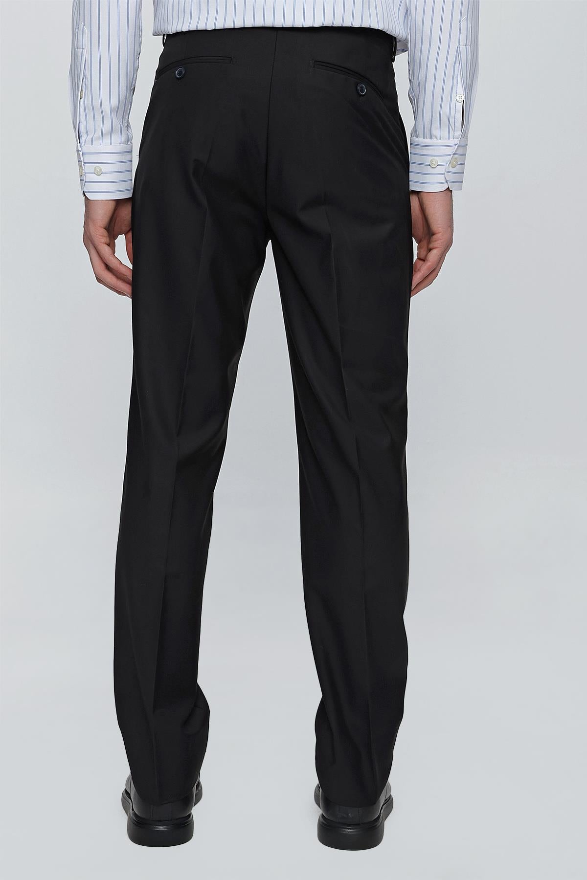 Comfort-Fit Classic Pants - Black