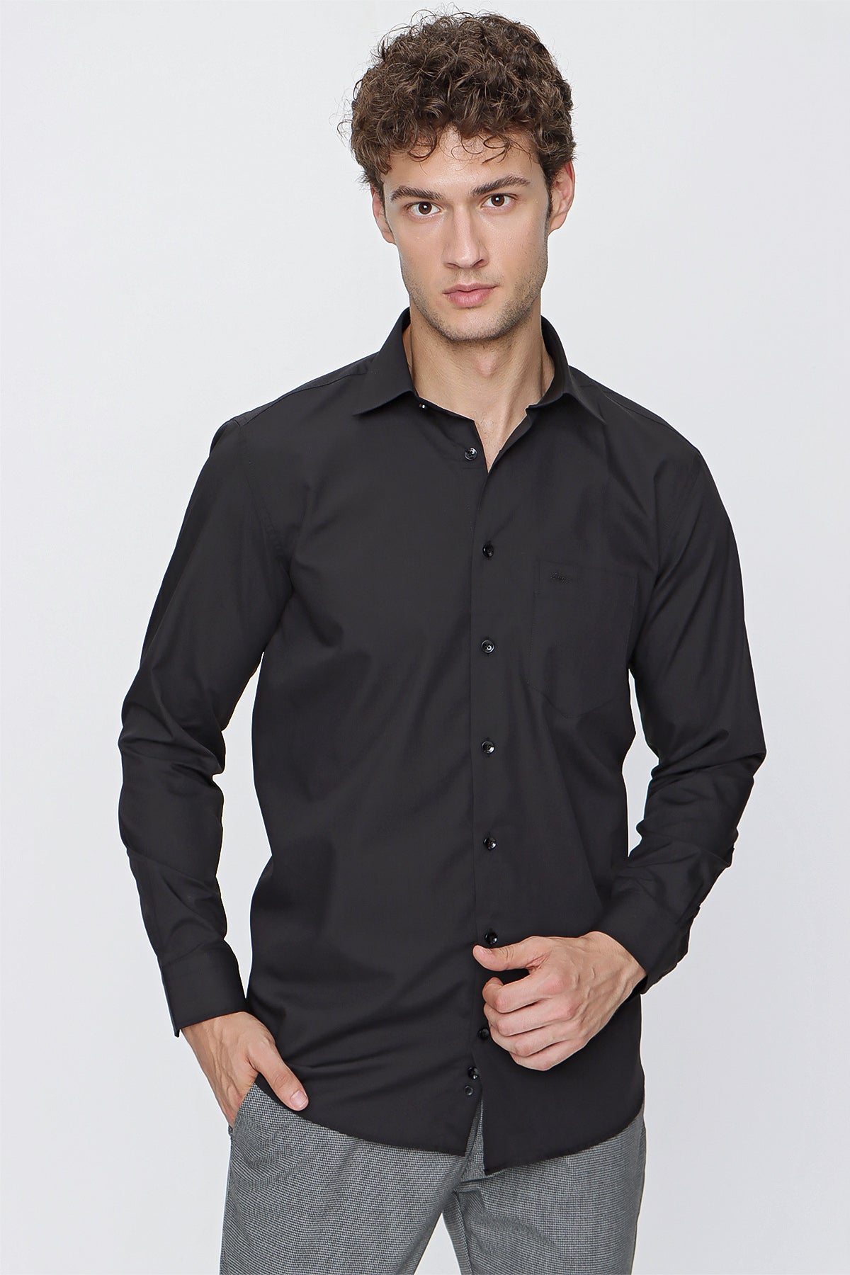 Comfort-Fit Basic Shirt - Black