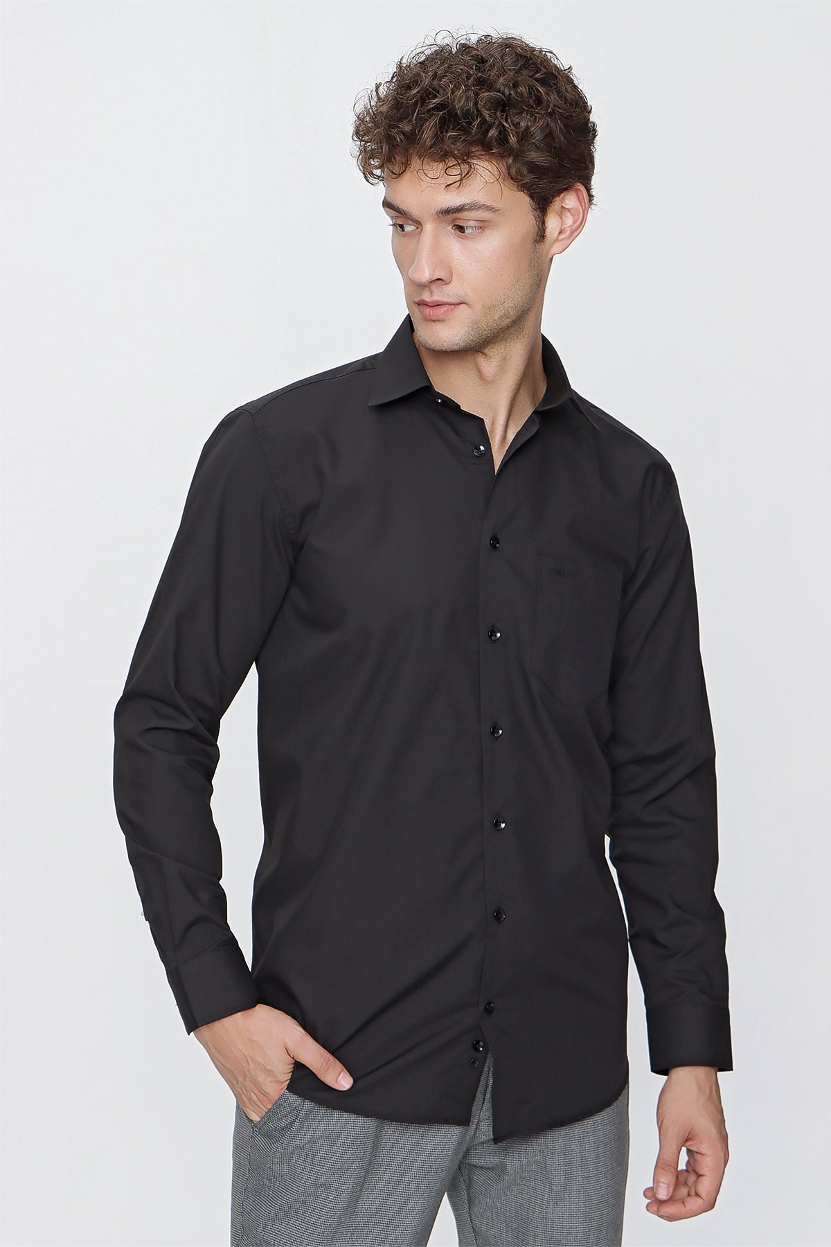 Comfort-Fit Basic Shirt - Black