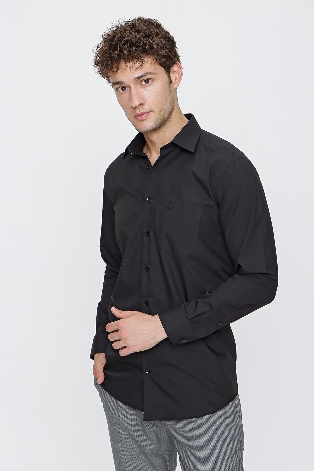 Comfort-Fit Basic Shirt - Black