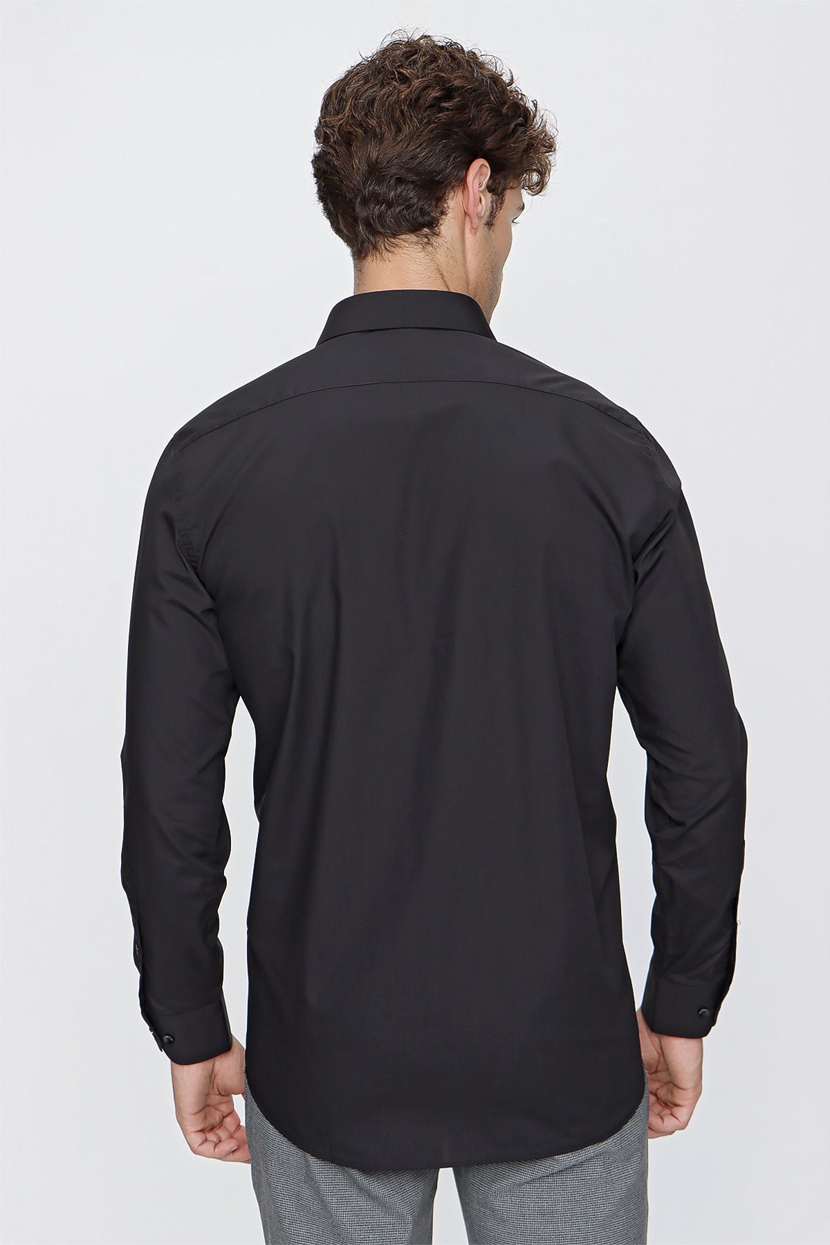 Comfort-Fit Basic Shirt - Black