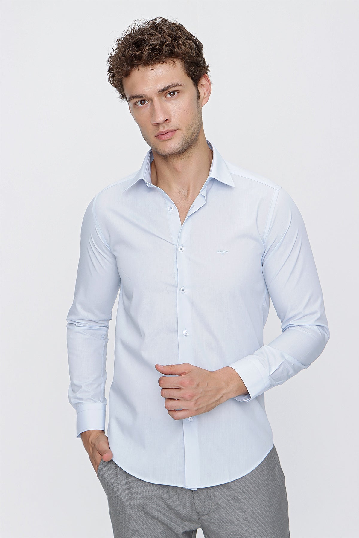 Slim-Fit Basic Shirt - Light Blue