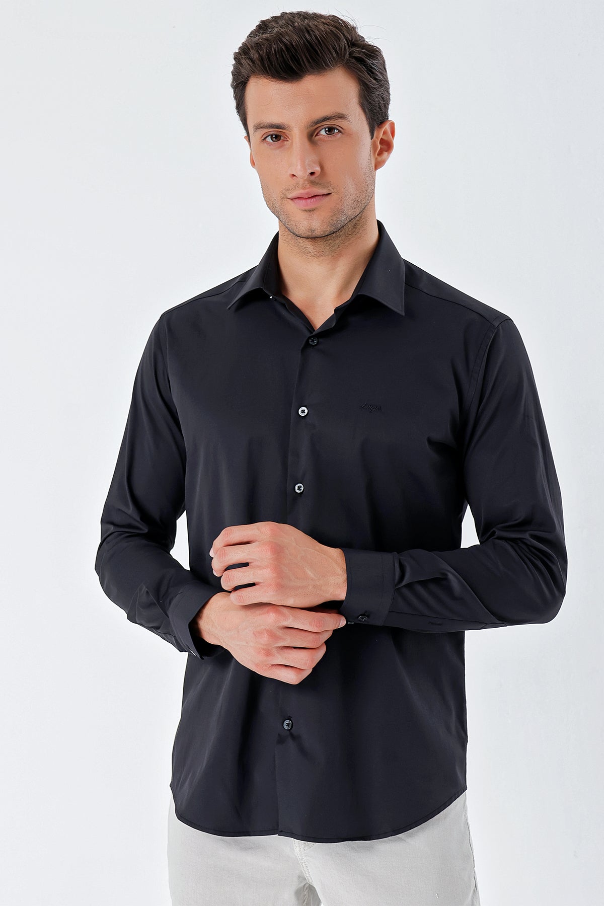 Slim-Fit Basic Shirt - Black