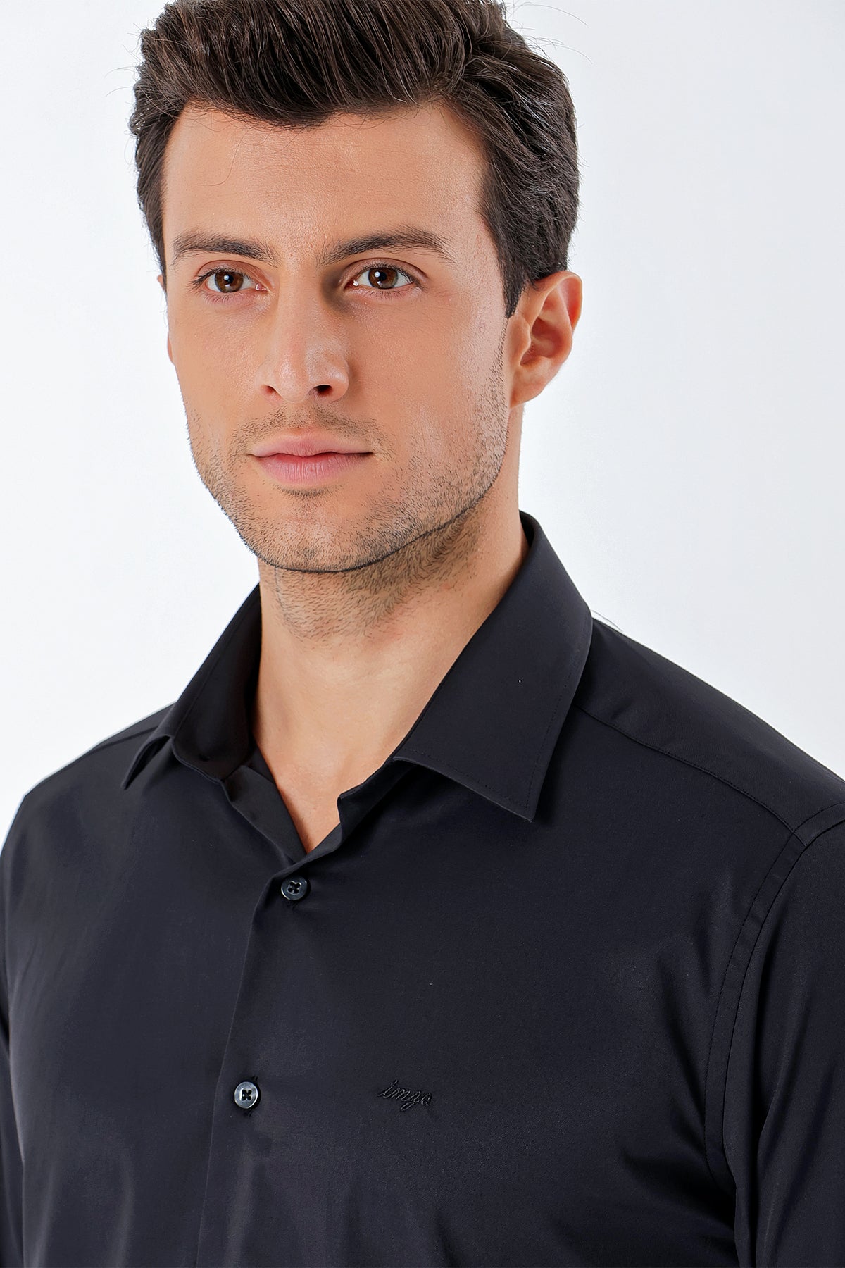 Slim-Fit Basic Shirt - Black