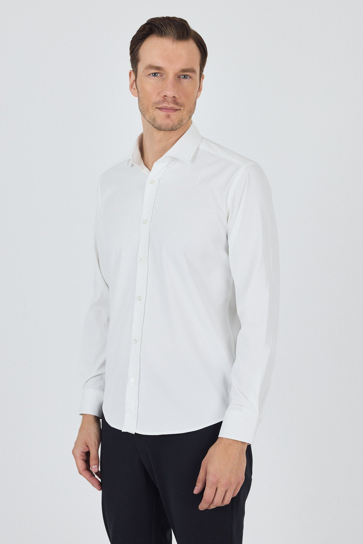 Slim-Fit Classic Shirt - Off-White