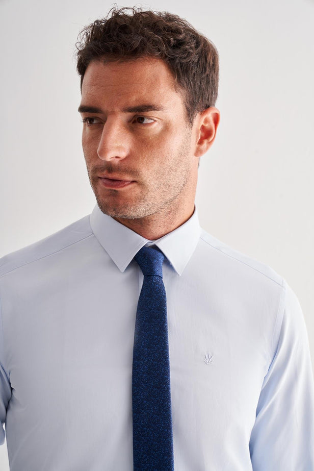 Slim-Fit Classic Shirt - Light Blue