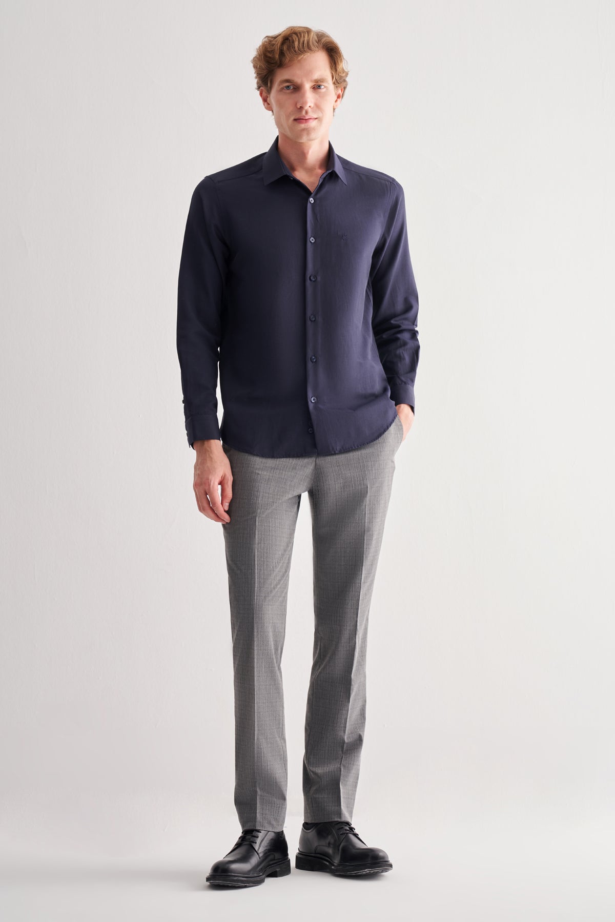 Slim-Fit Classic Shirt - Navy Blue