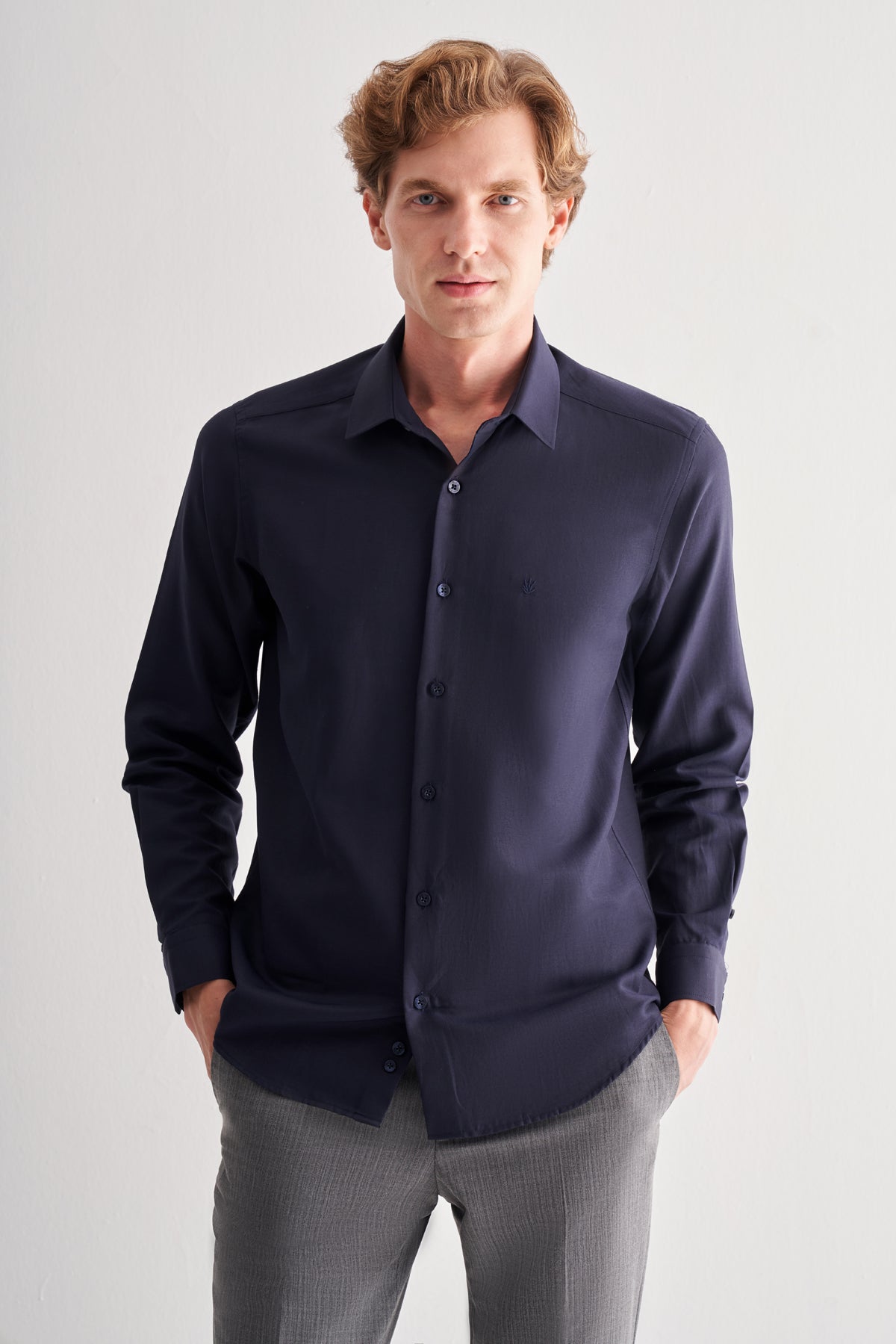 Slim-Fit Classic Shirt - Navy Blue