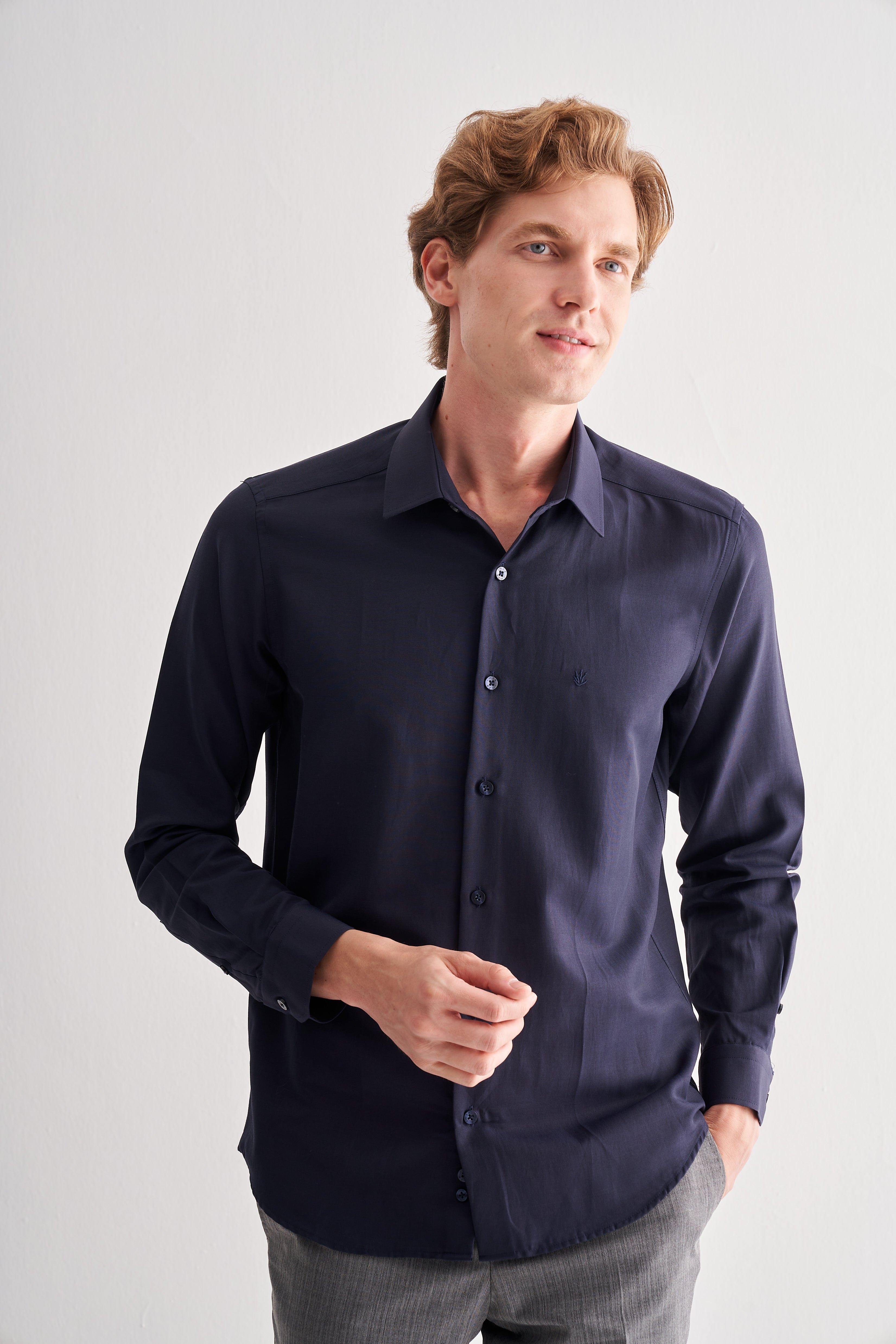 Slim-Fit Classic Shirt - Navy Blue
