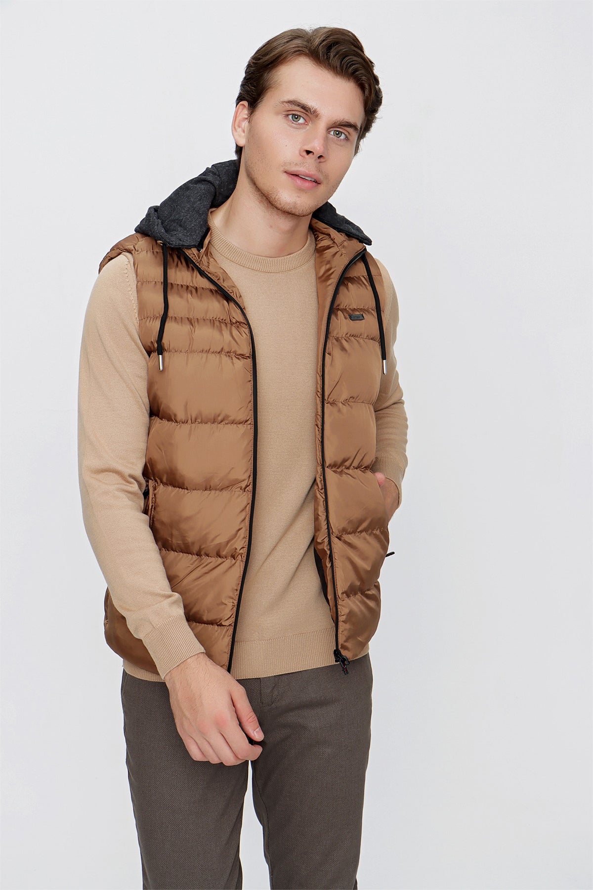 Slim-Fit Hooded Puffer Vest - Camel