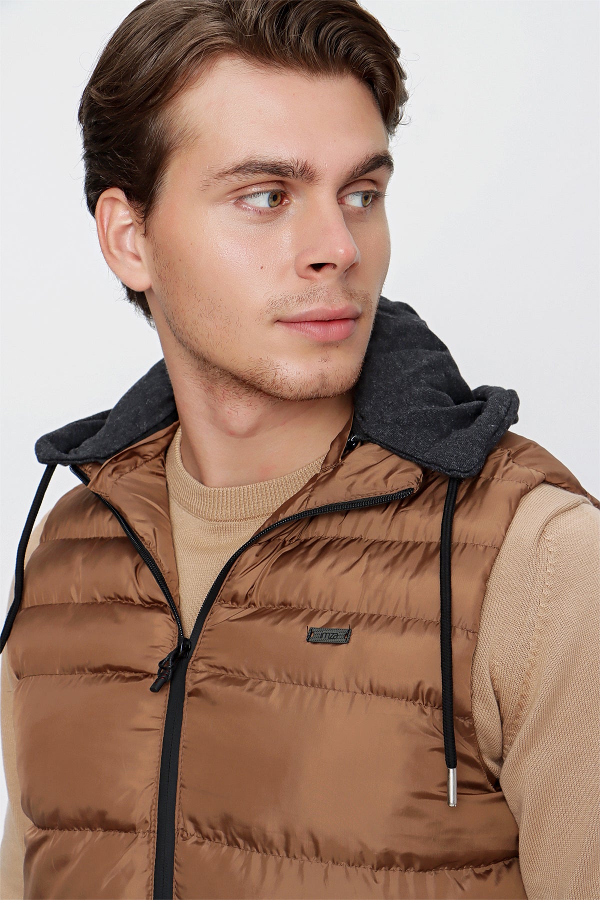 Slim-Fit Hooded Puffer Vest - Camel