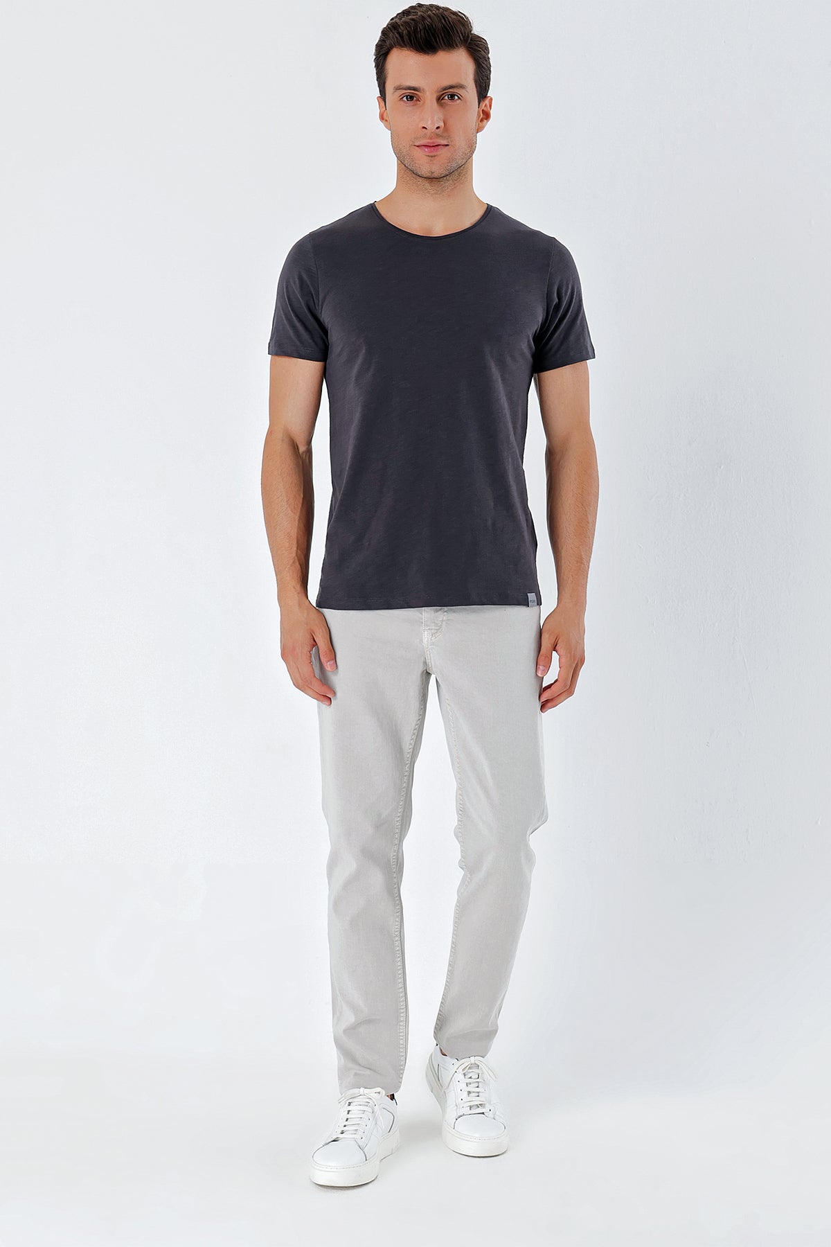 Slim-Fit Basic T-shirt - Dark Grey