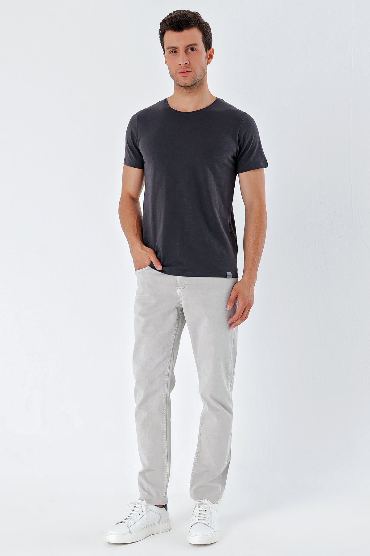 Slim-Fit Basic T-shirt - Dark Grey