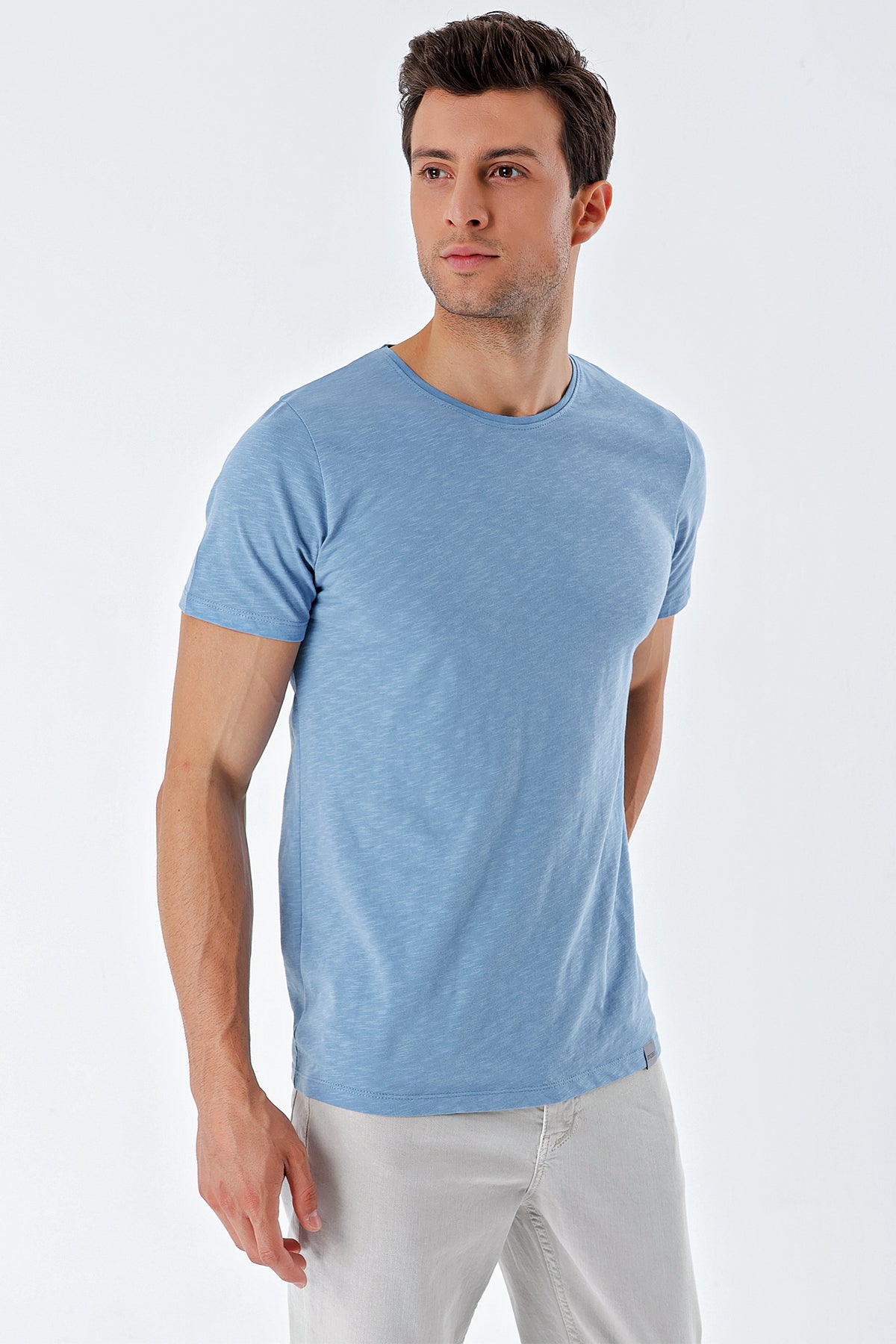 Slim-Fit Basic T-shirt - Light Blue