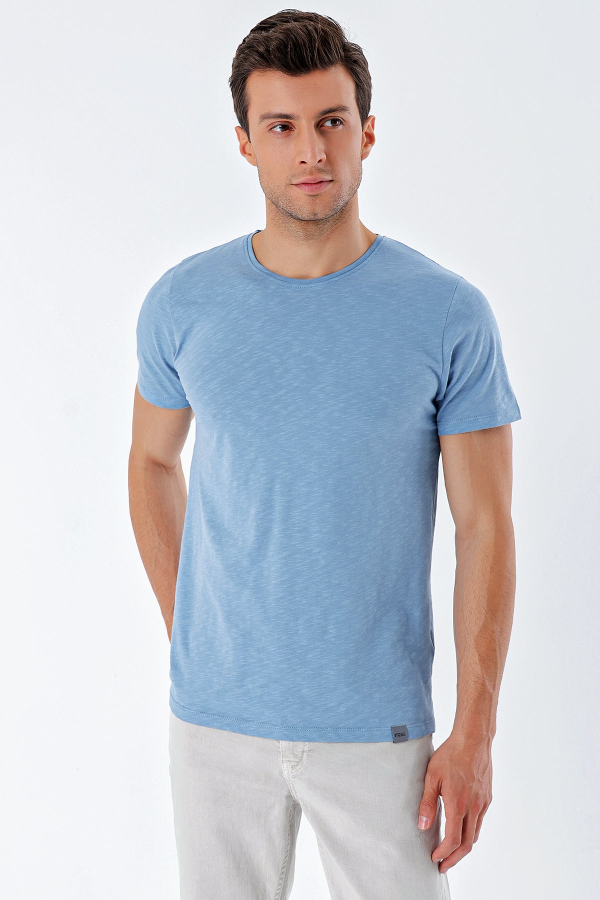 Slim-Fit Basic T-shirt - Light Blue