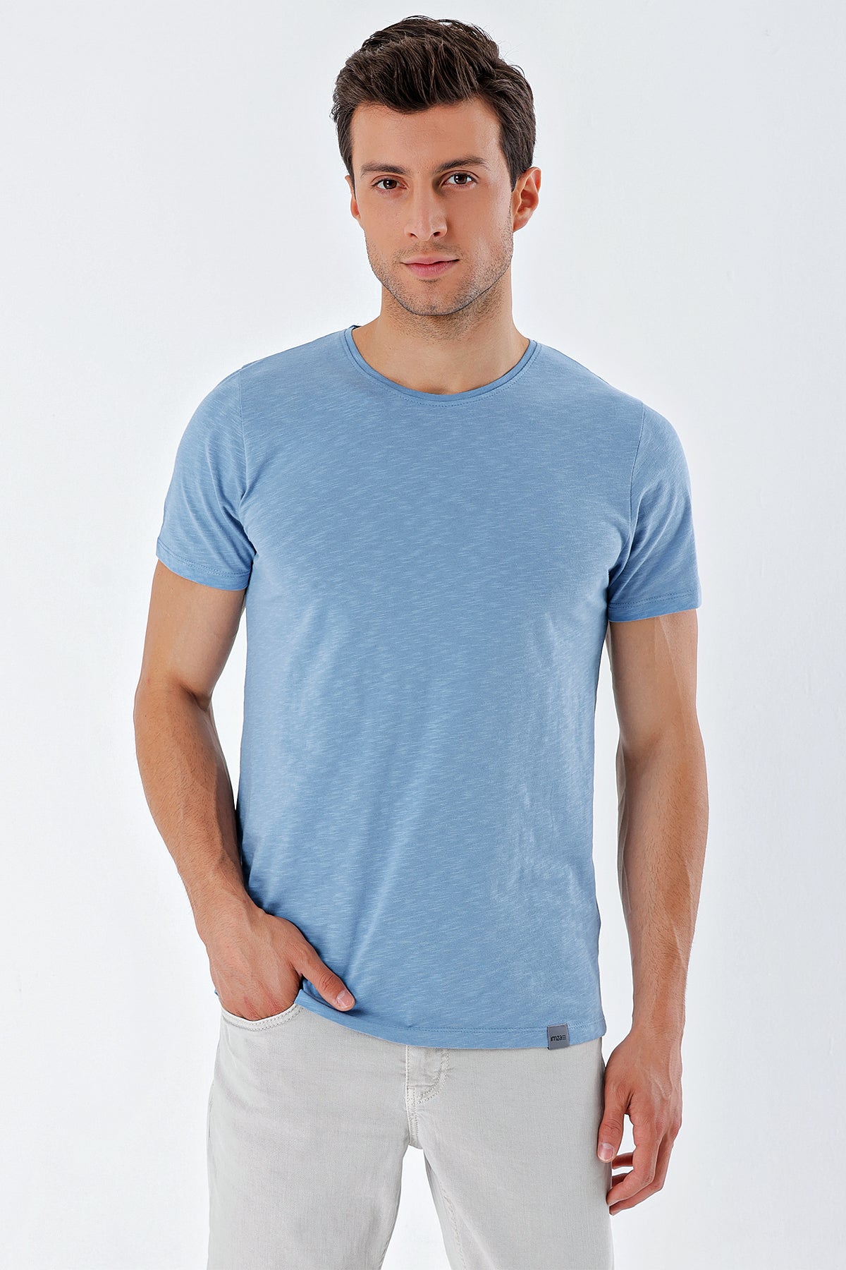 Slim-Fit Basic T-shirt - Light Blue