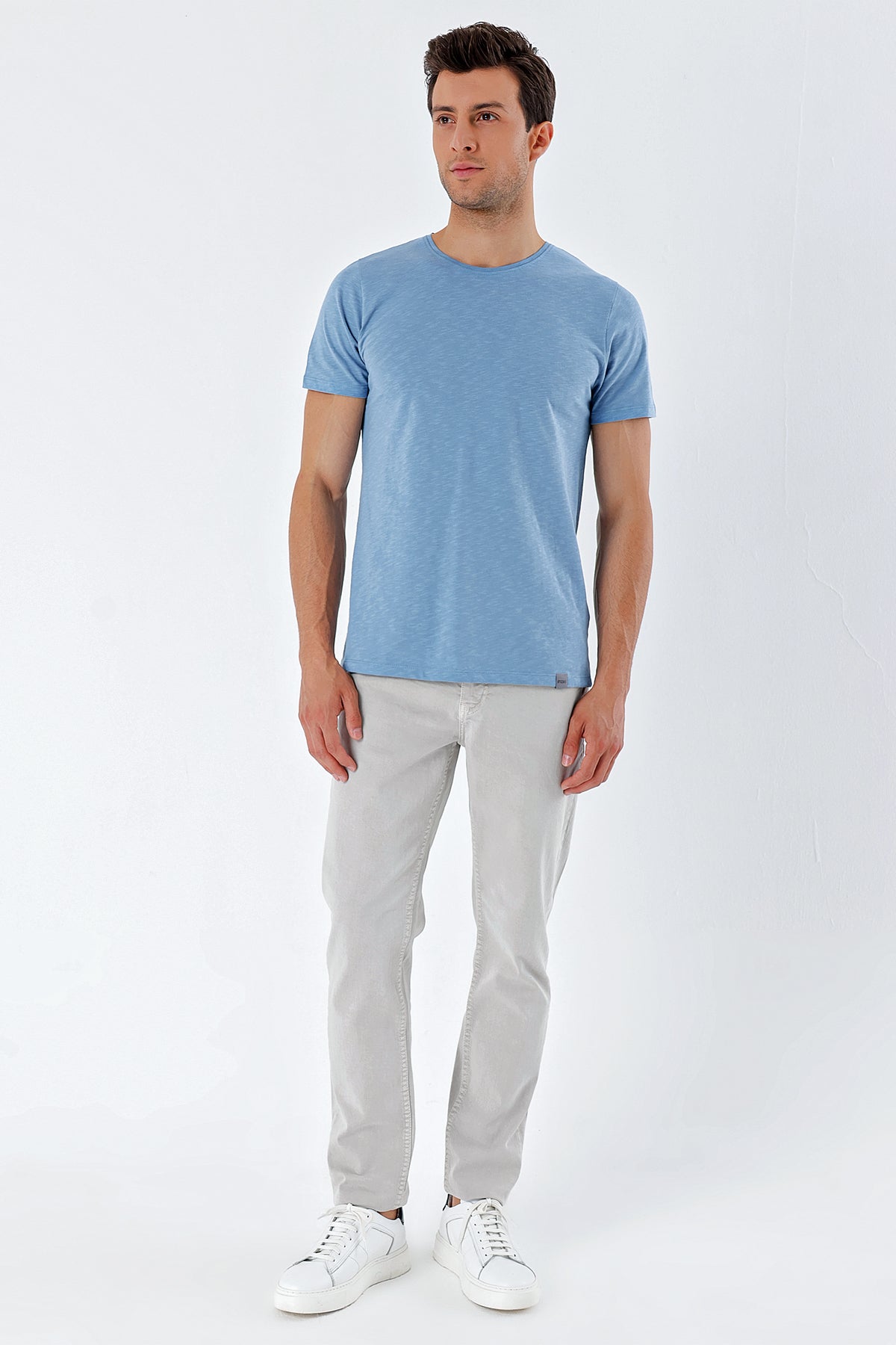 Slim-Fit Basic T-shirt - Light Blue