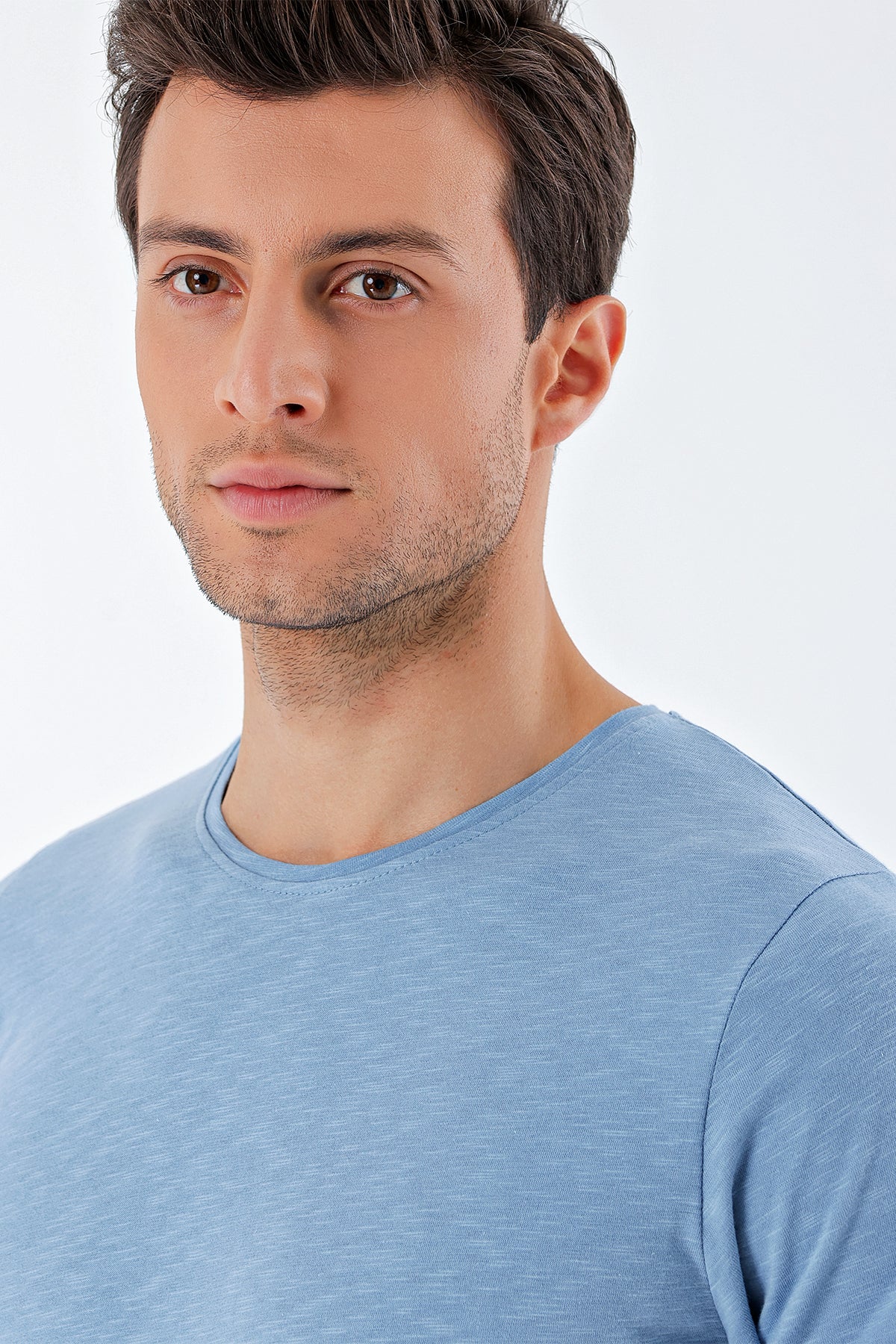 Slim-Fit Basic T-shirt - Light Blue