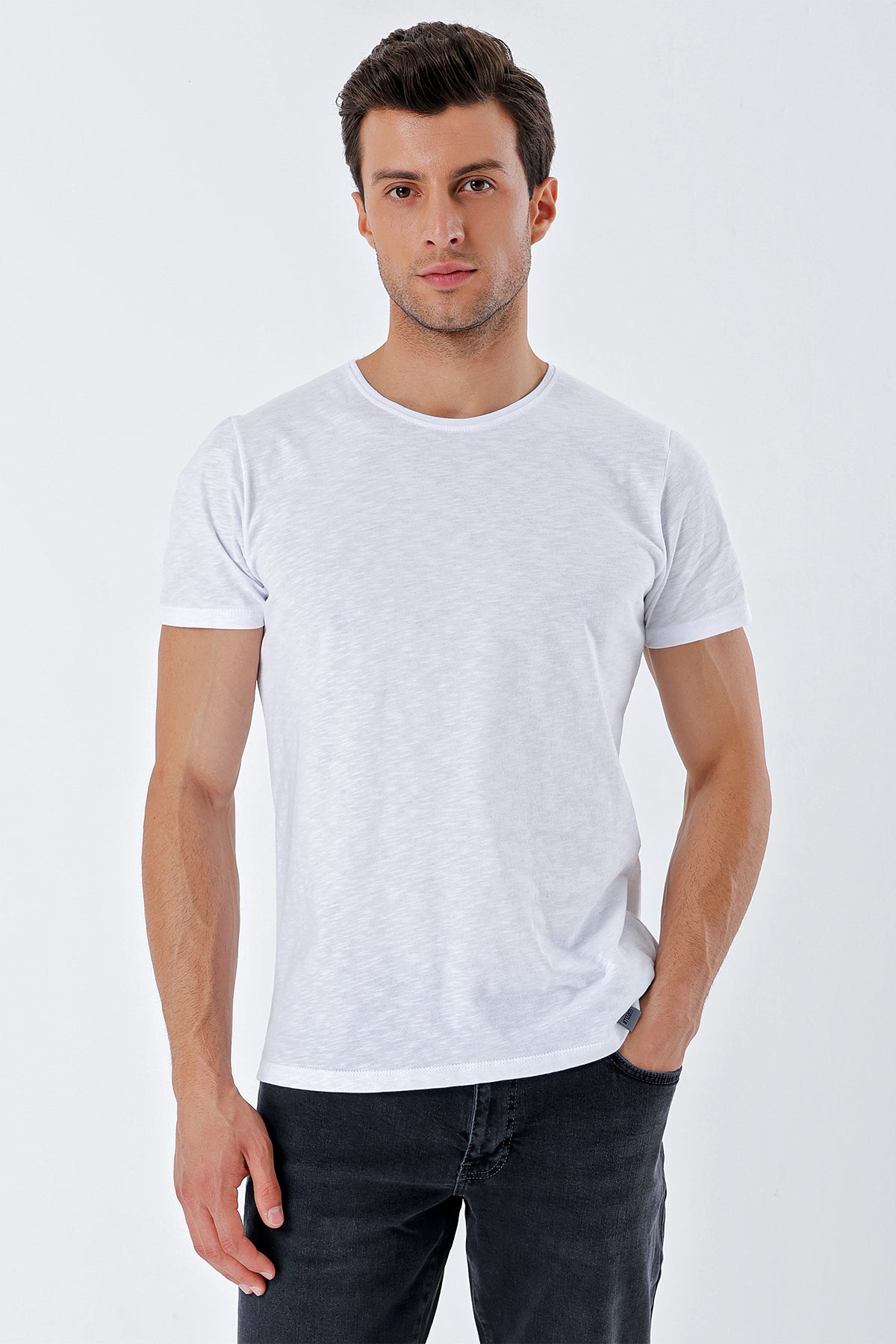 Slim-Fit Basic T-shirt - White