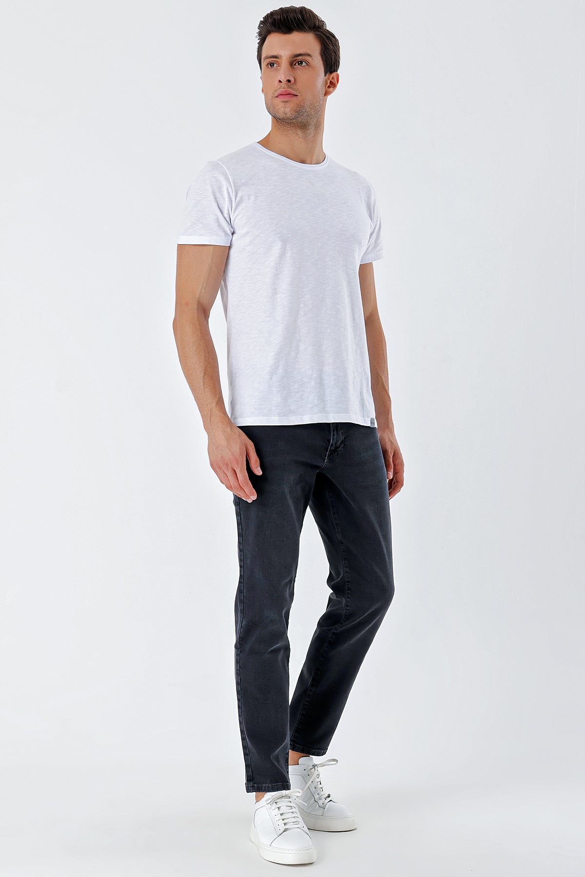 Slim-Fit Basic T-shirt - White