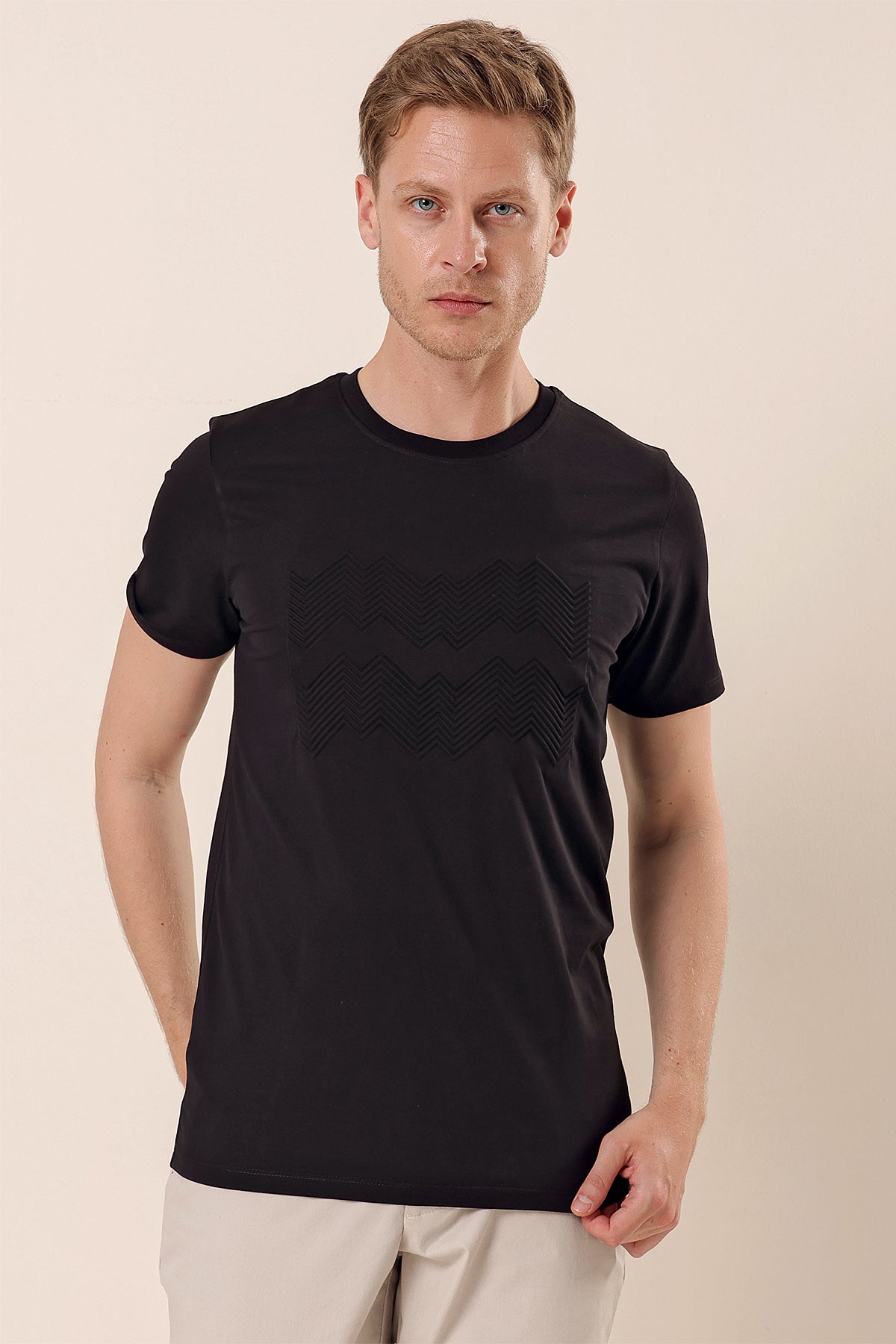 Slim-Fit Printed T-shirt - Black