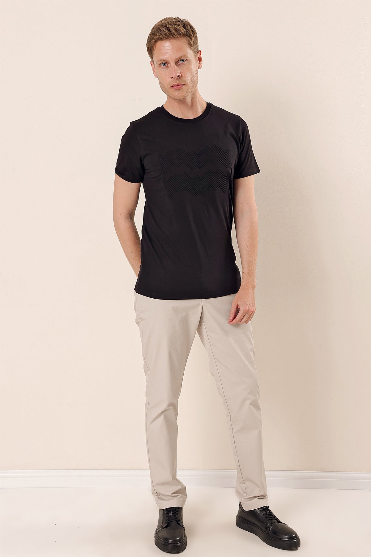 Slim-Fit Printed T-shirt - Black