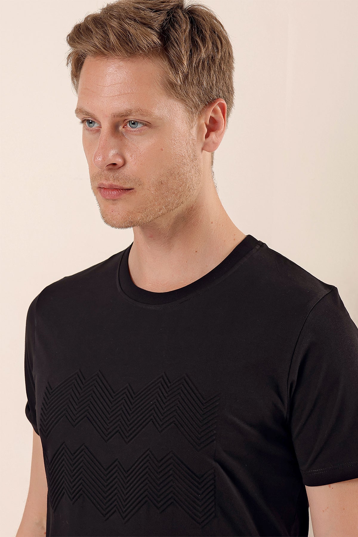 Slim-Fit Printed T-shirt - Black