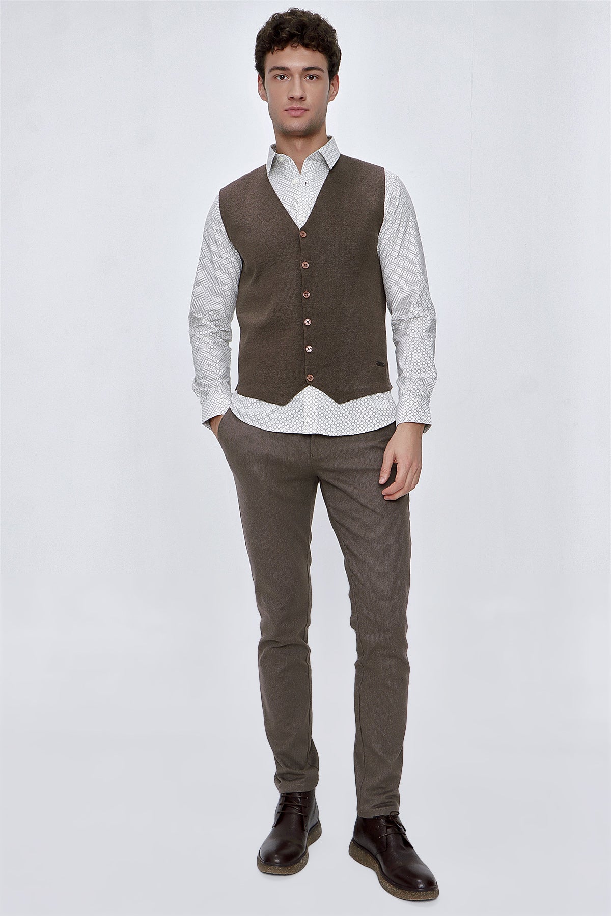 Slim-Fit Classic Vest - Brown