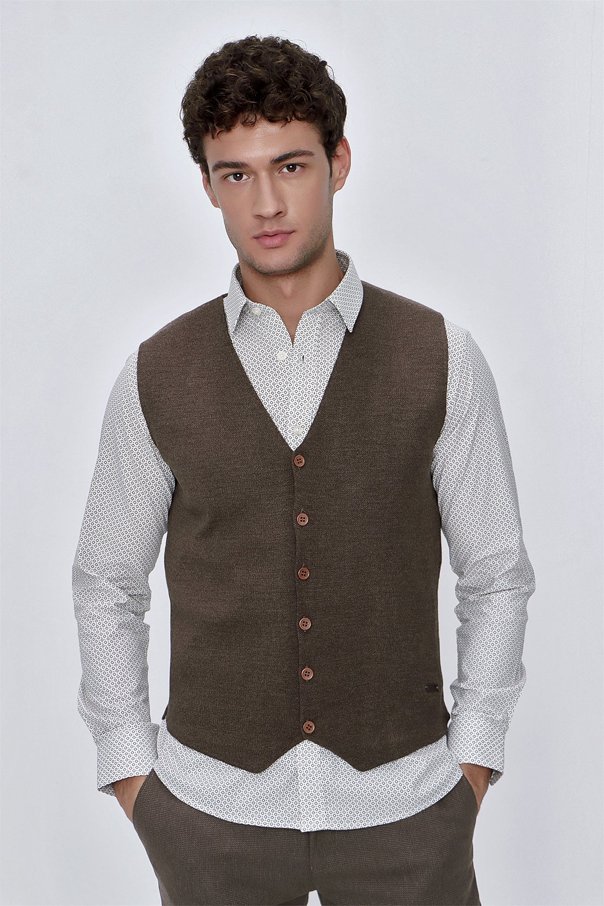 Slim-Fit Classic Vest - Brown