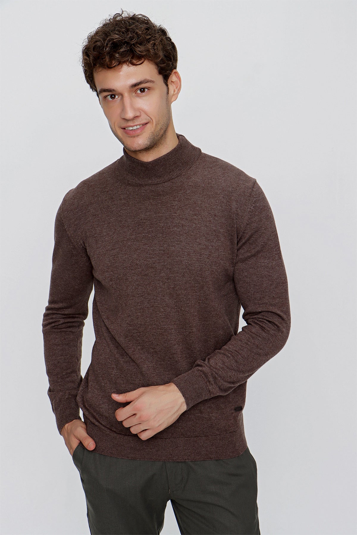 Comfort-Fit Half-Neck Knitwear - Brown